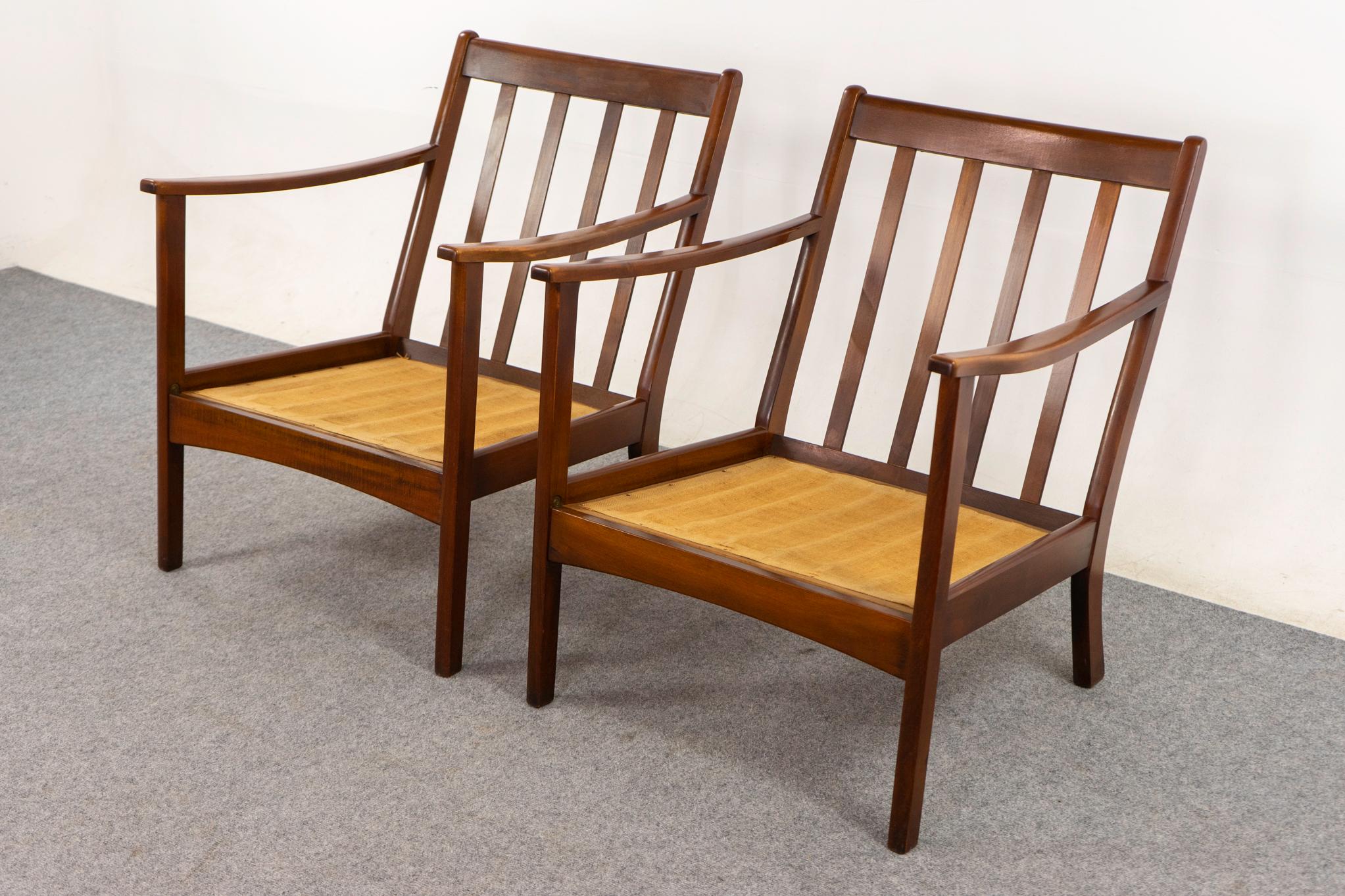 Paire de chaises longues danoises du milieu du siècle en hêtre et teck en vente 2