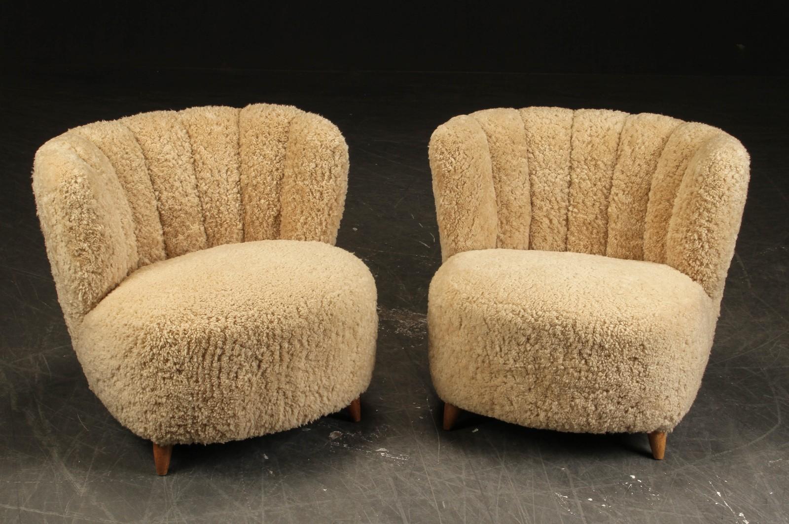 Pair of Danish Mid Century Easy Armchairs in Sheepskin Produced in Denmark 1940s In Good Condition In Stockholm, SE