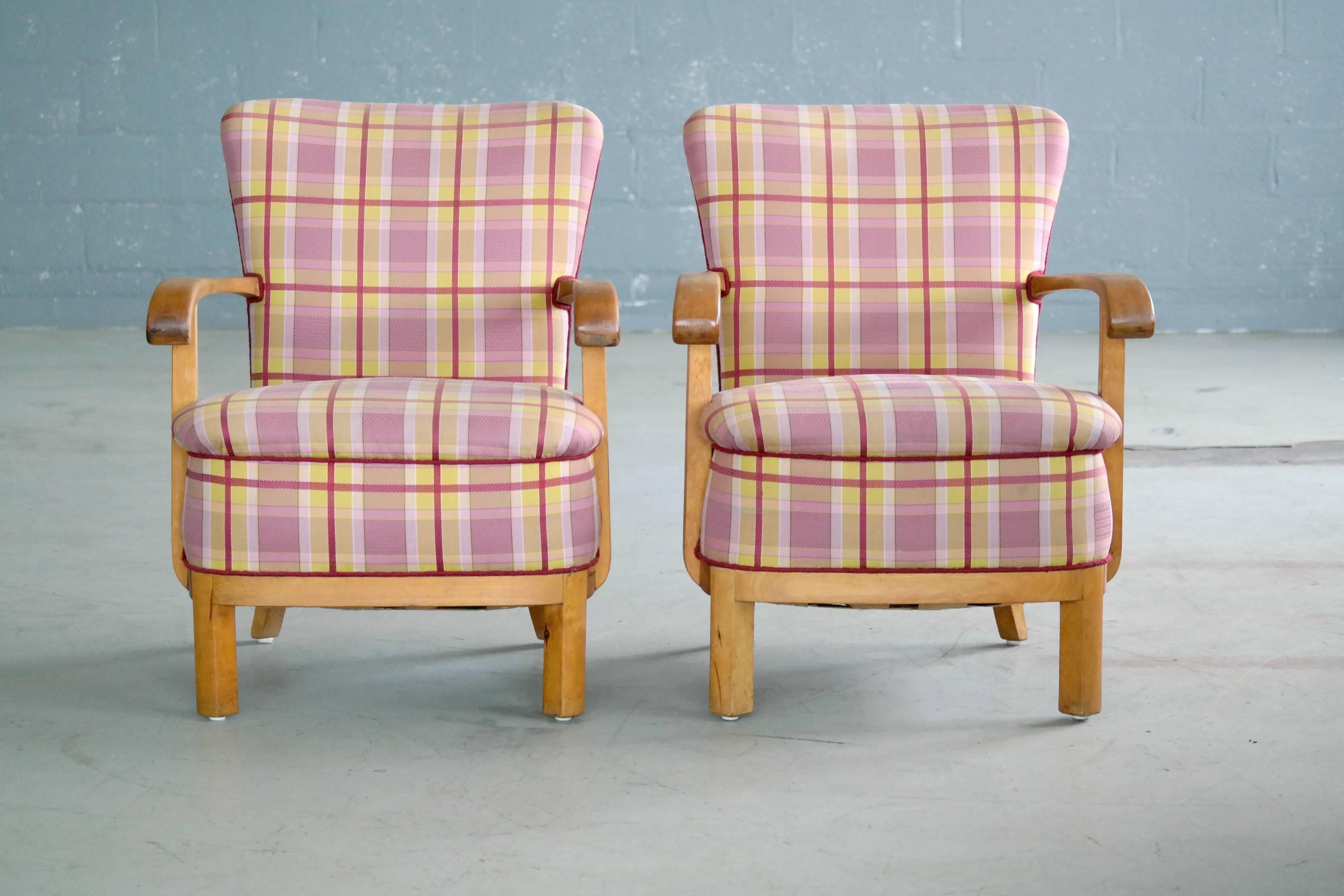Very charming and cheerful pair of lounge chairs probably made around late 1930s-early 1940s in Denmark by a local furniture maker. Similar in style to many of Fritz Hansen's designs and similar high quality. Recently up-holstered with the fabric
