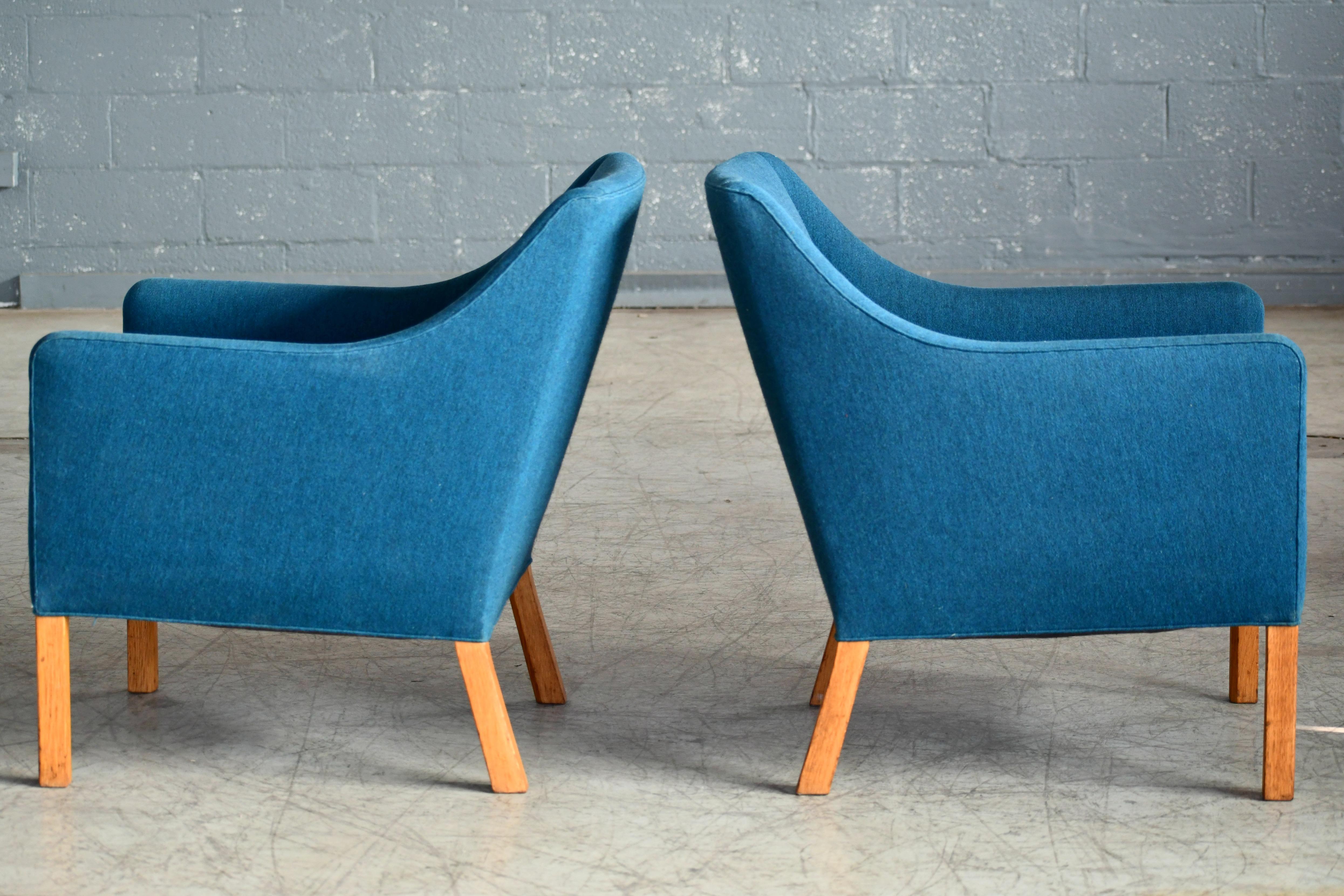 Pair of Danish Midcentury Lounge Chairs Attributed to Ejnar Larsen & Axel Bender In Good Condition In Bridgeport, CT