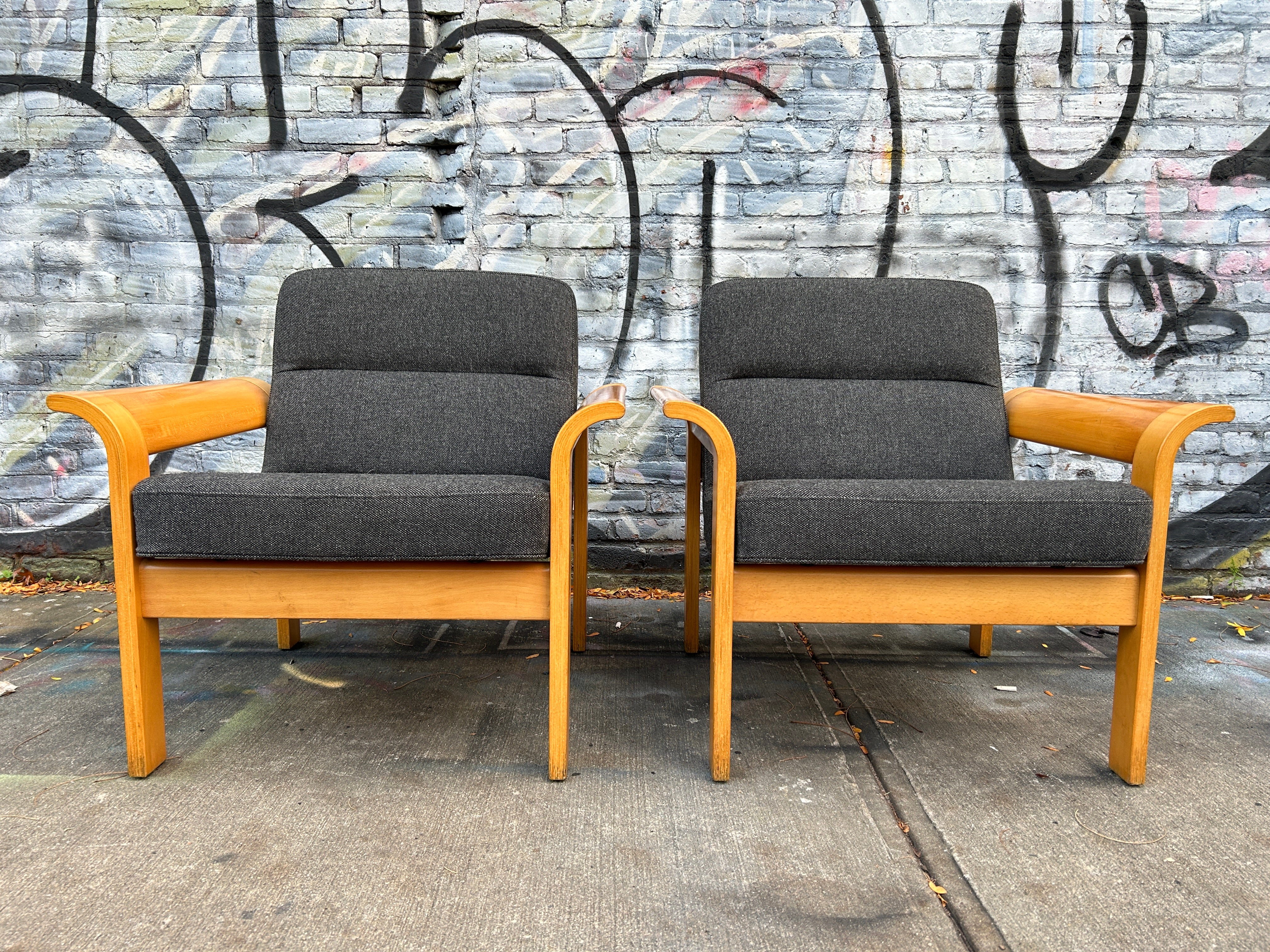 A nice pair of Danish mid-century lounge chairs blonde bentwood arms designed by Rud Thygesen for Magnus Olesen / Botium. marked with labels underneath Danish control. Featuring beechwood frames with flared wood armrests and gray wool upholstery. c.