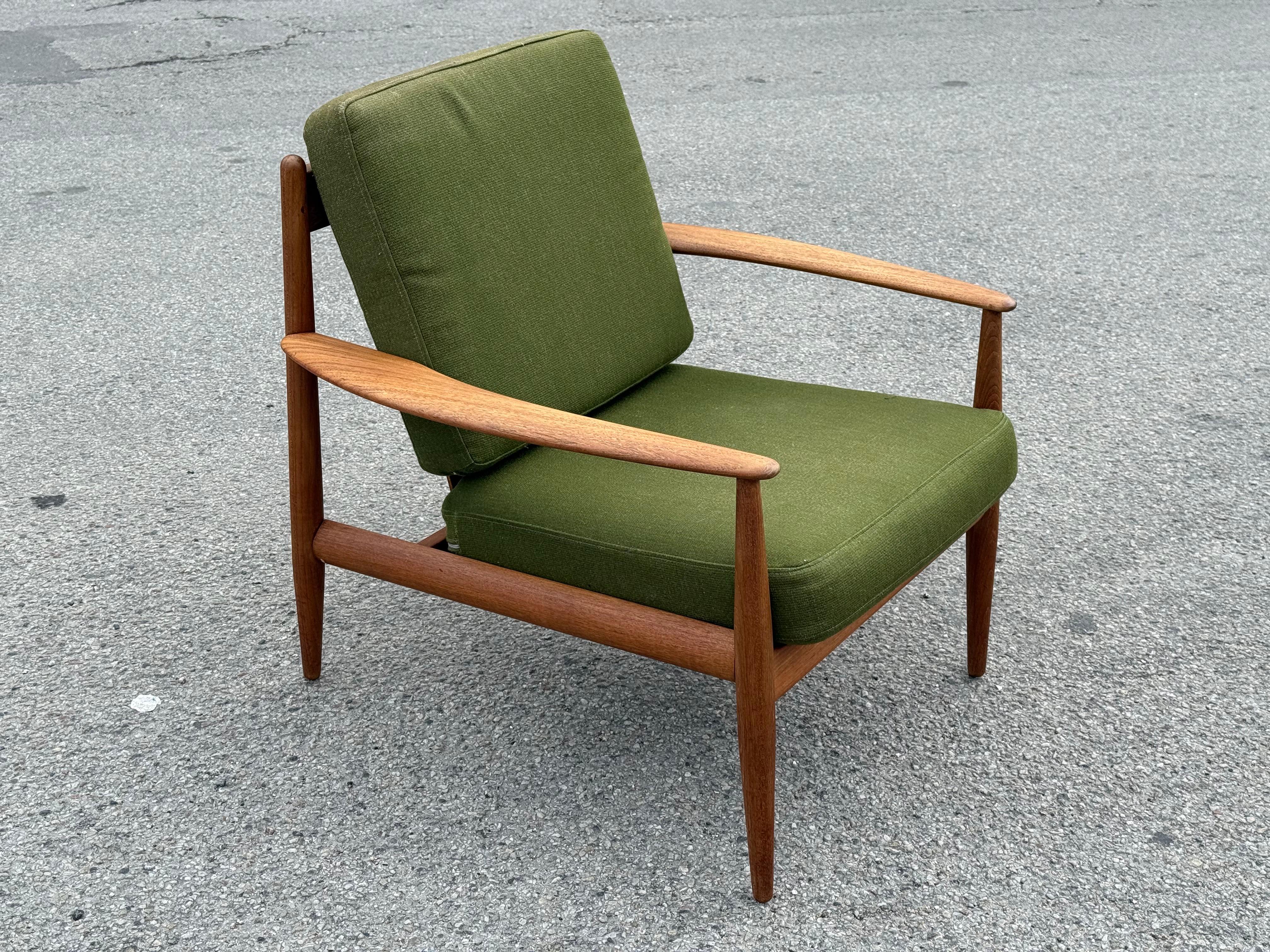 Pair of Danish mid-century modern 1960s teak Lounge chairs by Grete Jalk For Sale 1