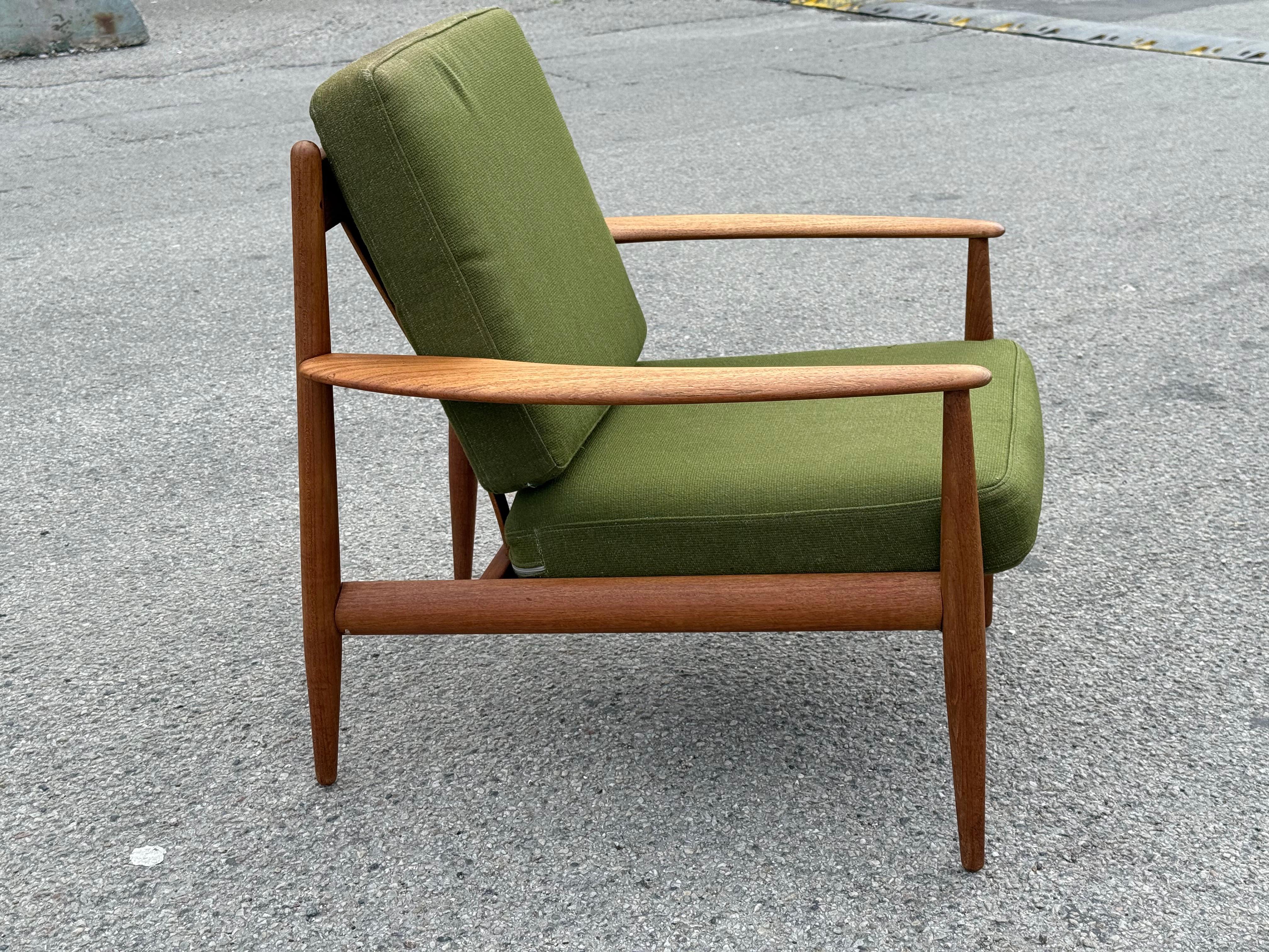Pair of Danish mid-century modern 1960s teak Lounge chairs by Grete Jalk For Sale 2