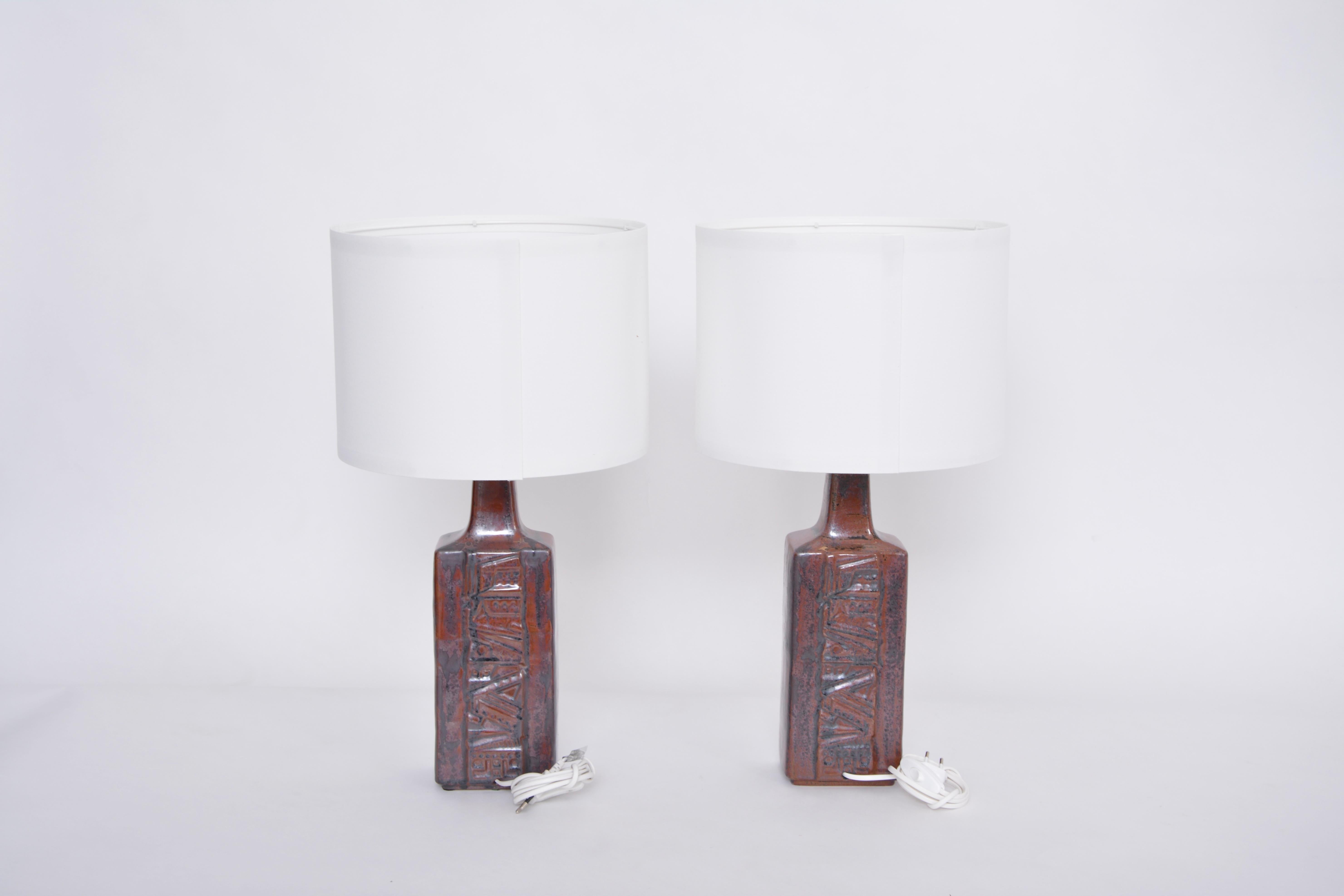 Danois Paire de lampes de bureau danoises en céramique de style mi-siècle moderne par Desiree Stentoj en vente