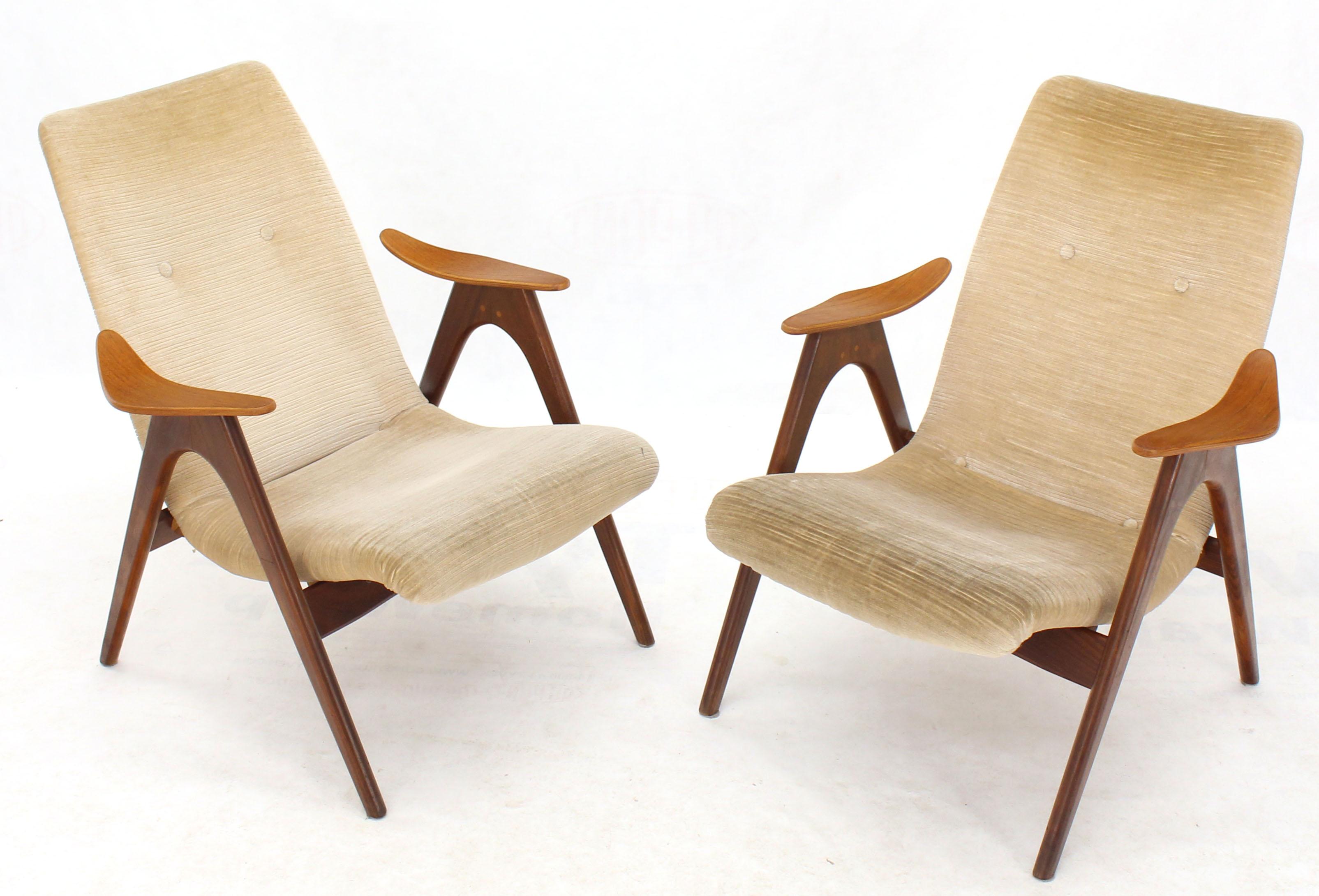 Pair of Danish Mid-Century Modern Compas Sculptured Teak Legs Lounge Chairs (Geschnitzt)