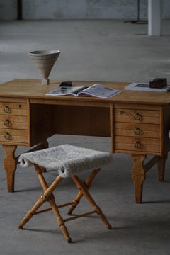 Coppia di sgabelli pieghevoli danesi della metà del secolo scorso con rivestimento in pelle di pecora, 1960