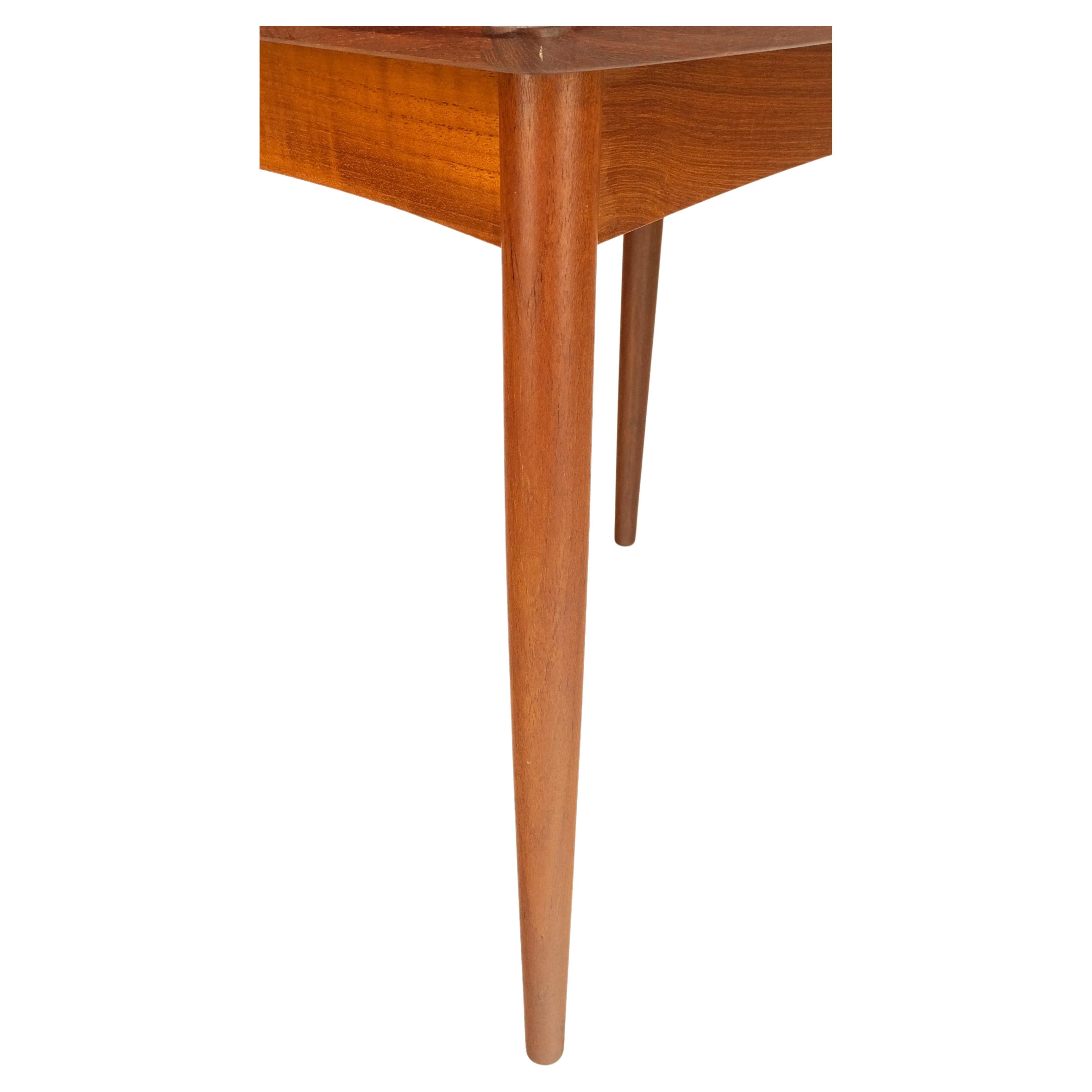 Mid-Century Modern Pair of Danish Mid Century Modern Rolled Edges Side End Tables Stands Dowel Legs For Sale