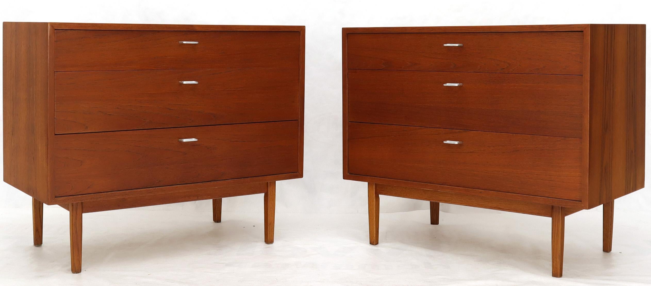 Pair of Mid-Century Modern three-drawer bachelor chests dressers credenzas on tall tapered legs. 