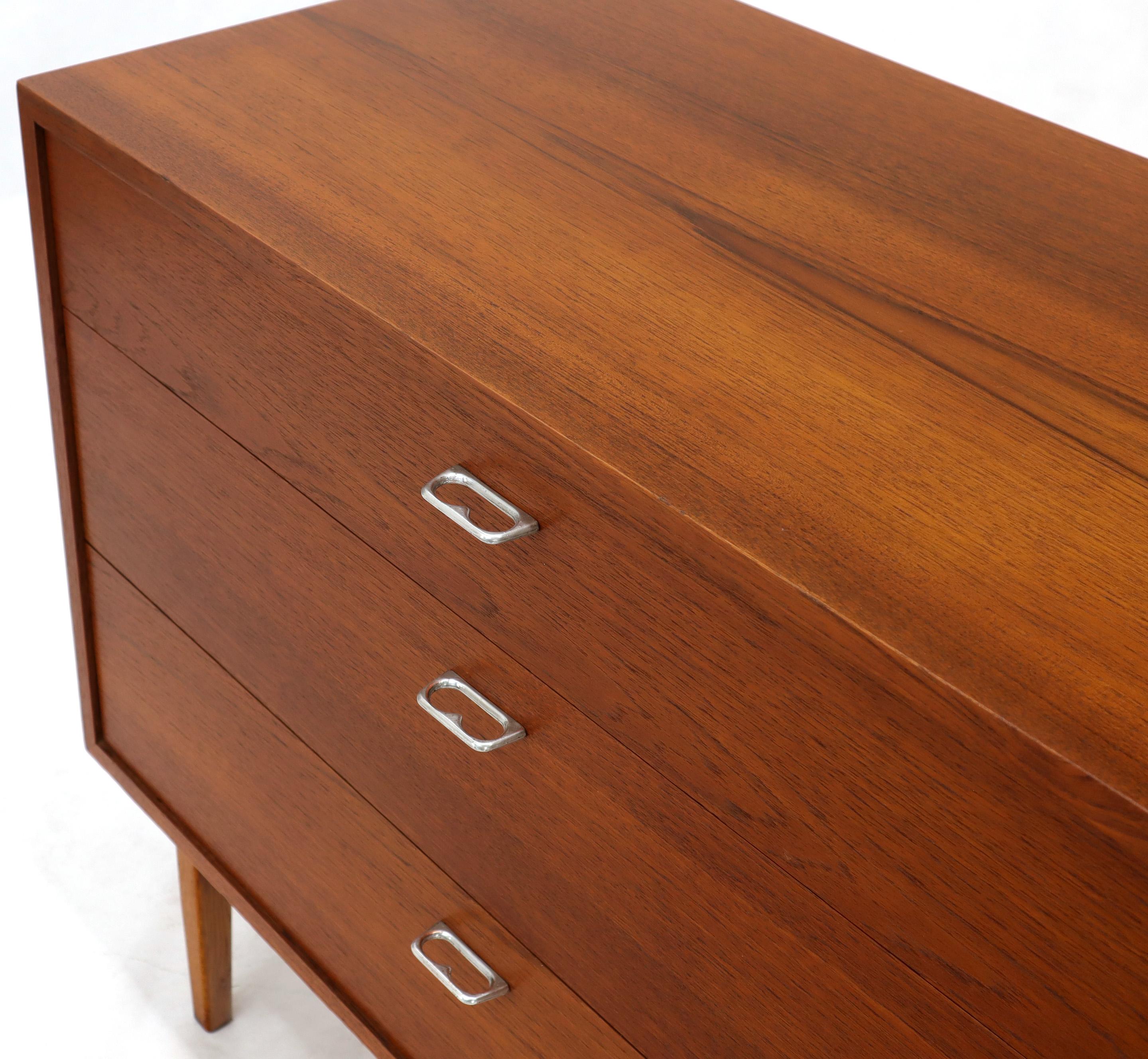 20th Century Pair of Danish Mid-Century Modern Teak 3-Drawer Bachelor Chests Dressers Cabinet
