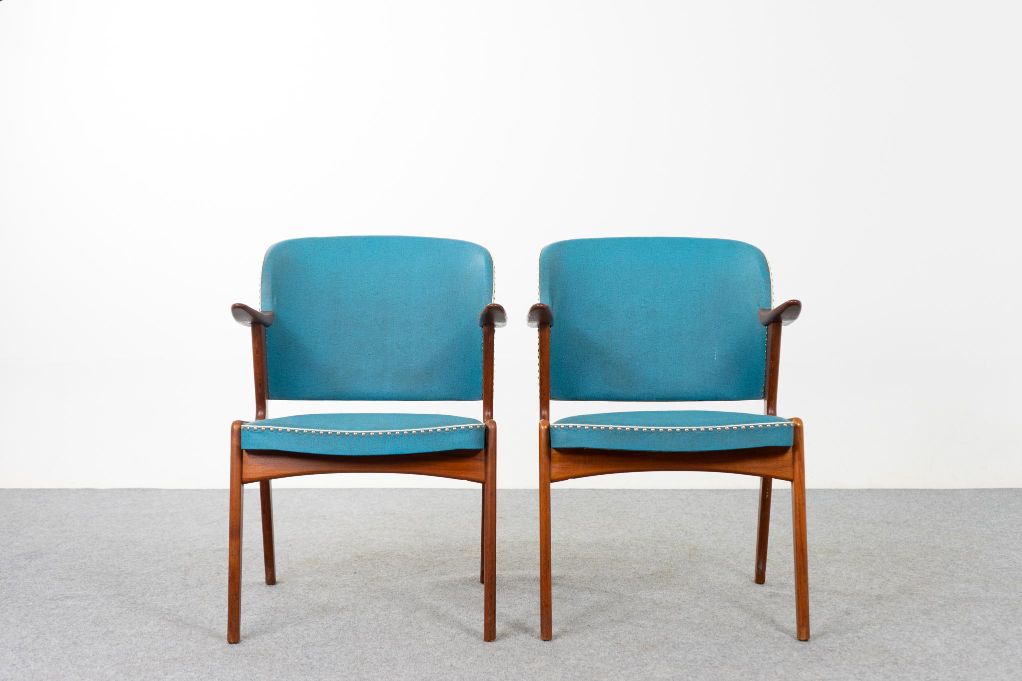Pair of Danish Mid-Century Modern Teak & Vinyl Arm Chairs For Sale 4