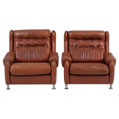 Paire de fauteuils de salon danois en cuir marron touffeté de style The Moderns