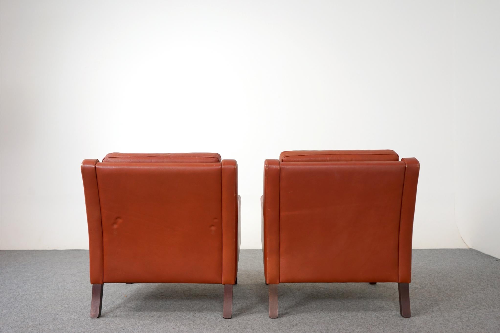 Pair of Danish Mid-Century Modern Tufted Leather Loungers For Sale 5