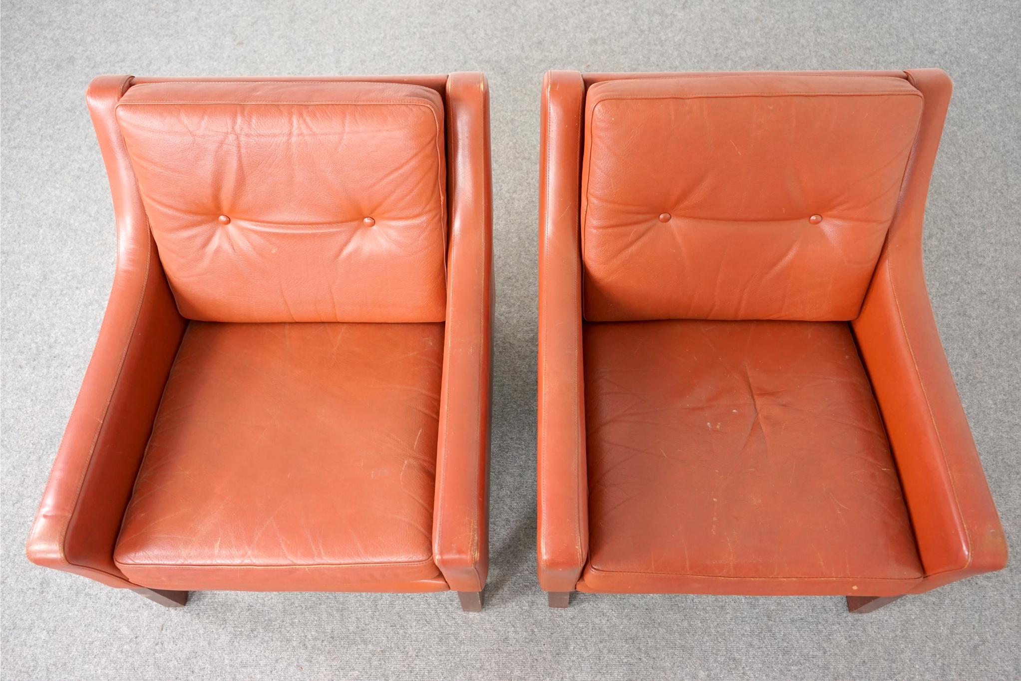 Mid-20th Century Pair of Danish Mid-Century Modern Tufted Leather Loungers For Sale