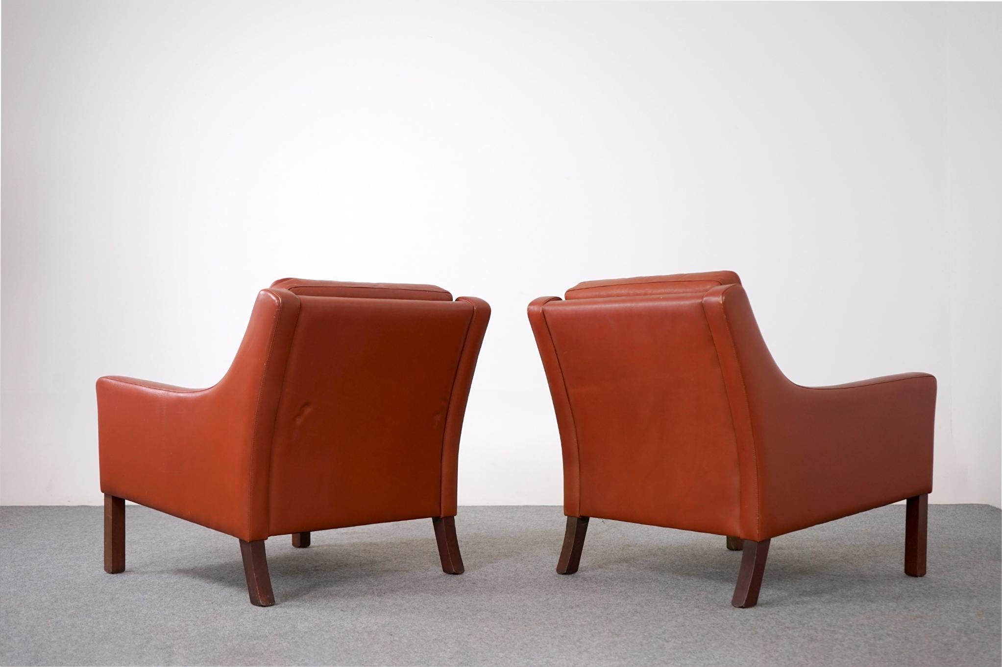 Pair of Danish Mid-Century Modern Tufted Leather Loungers For Sale 2