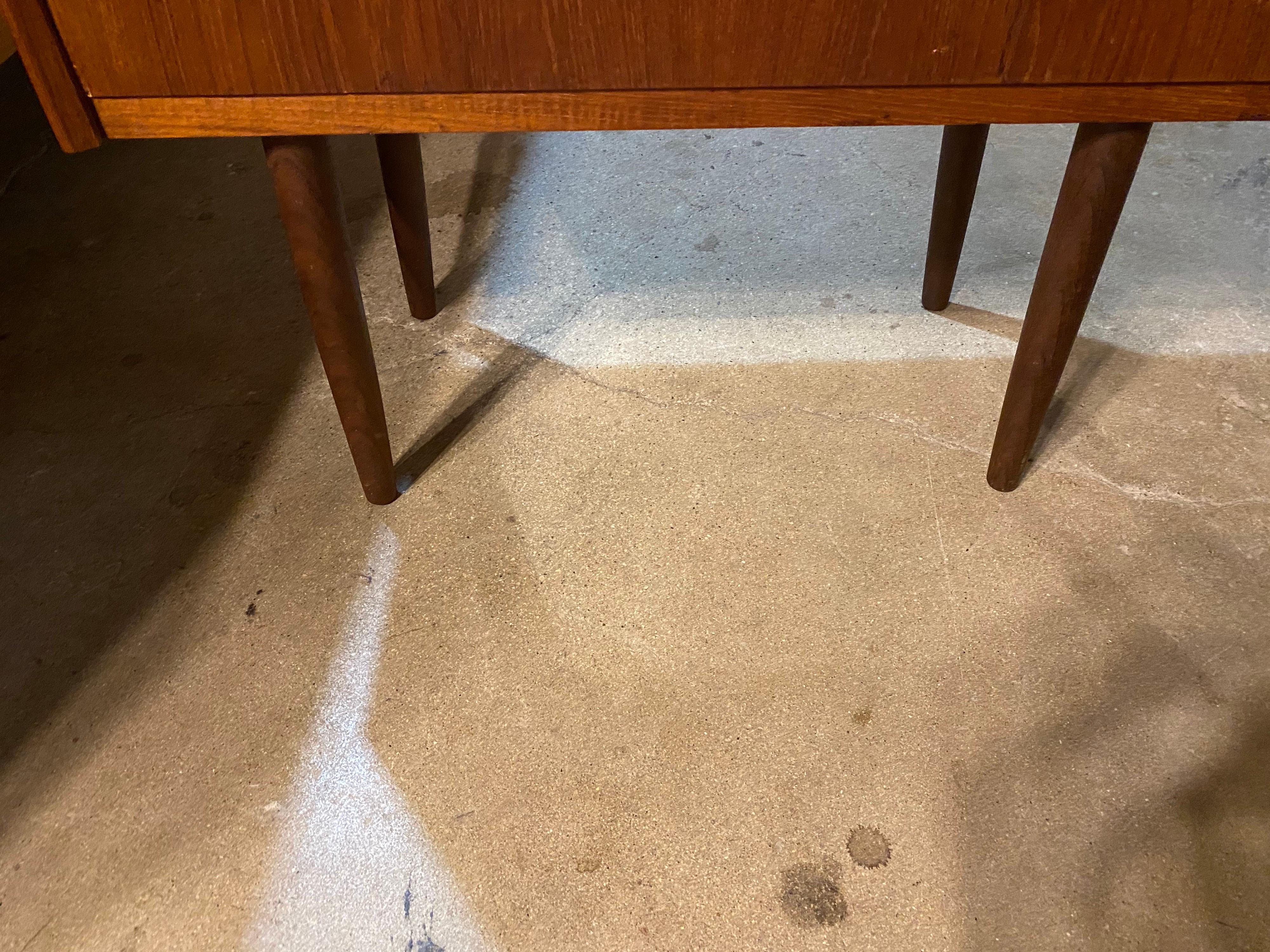 Pair of Danish Mid-Century Nightstands 1