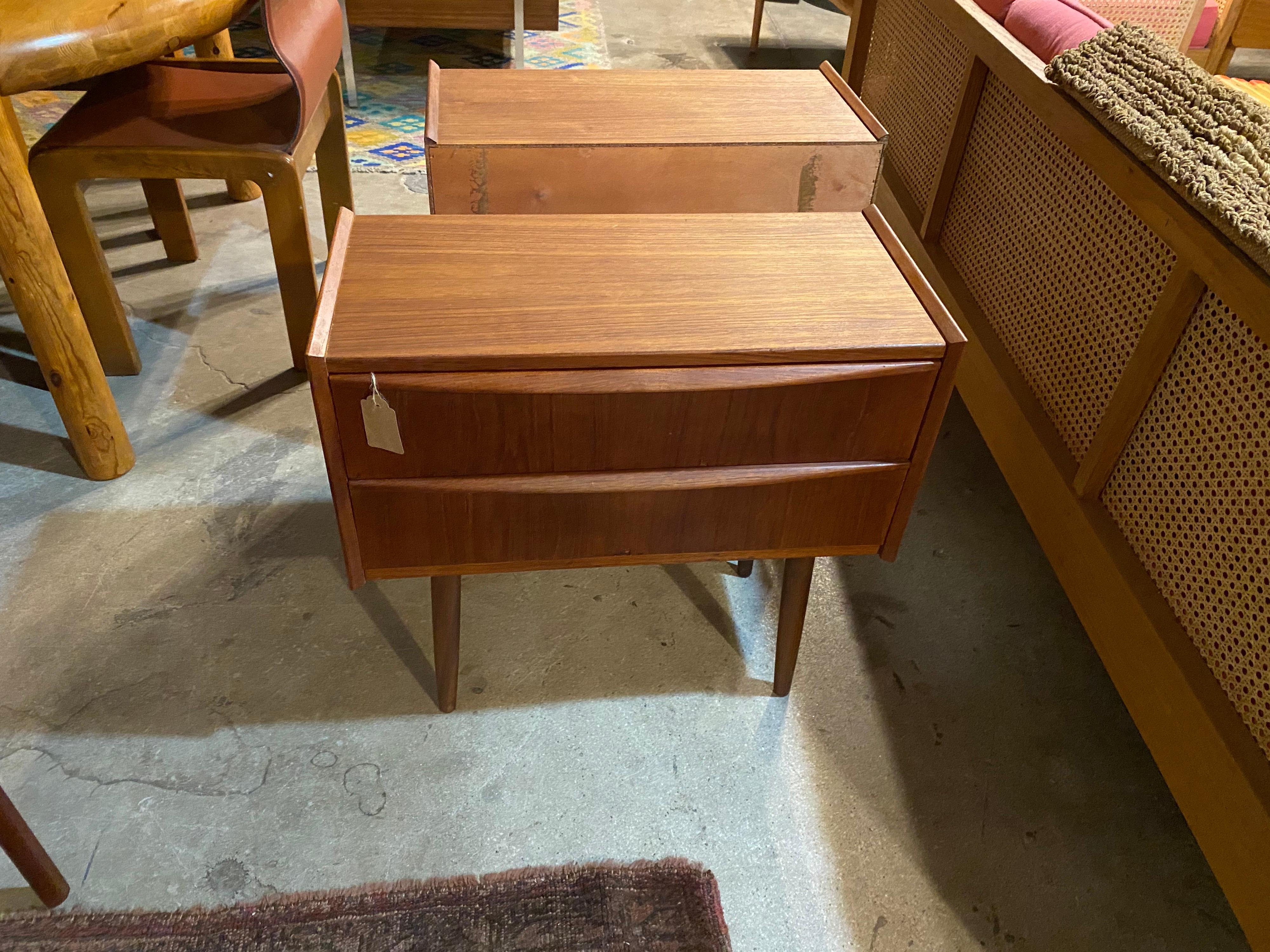 Pair of Danish Mid-Century Nightstands 3