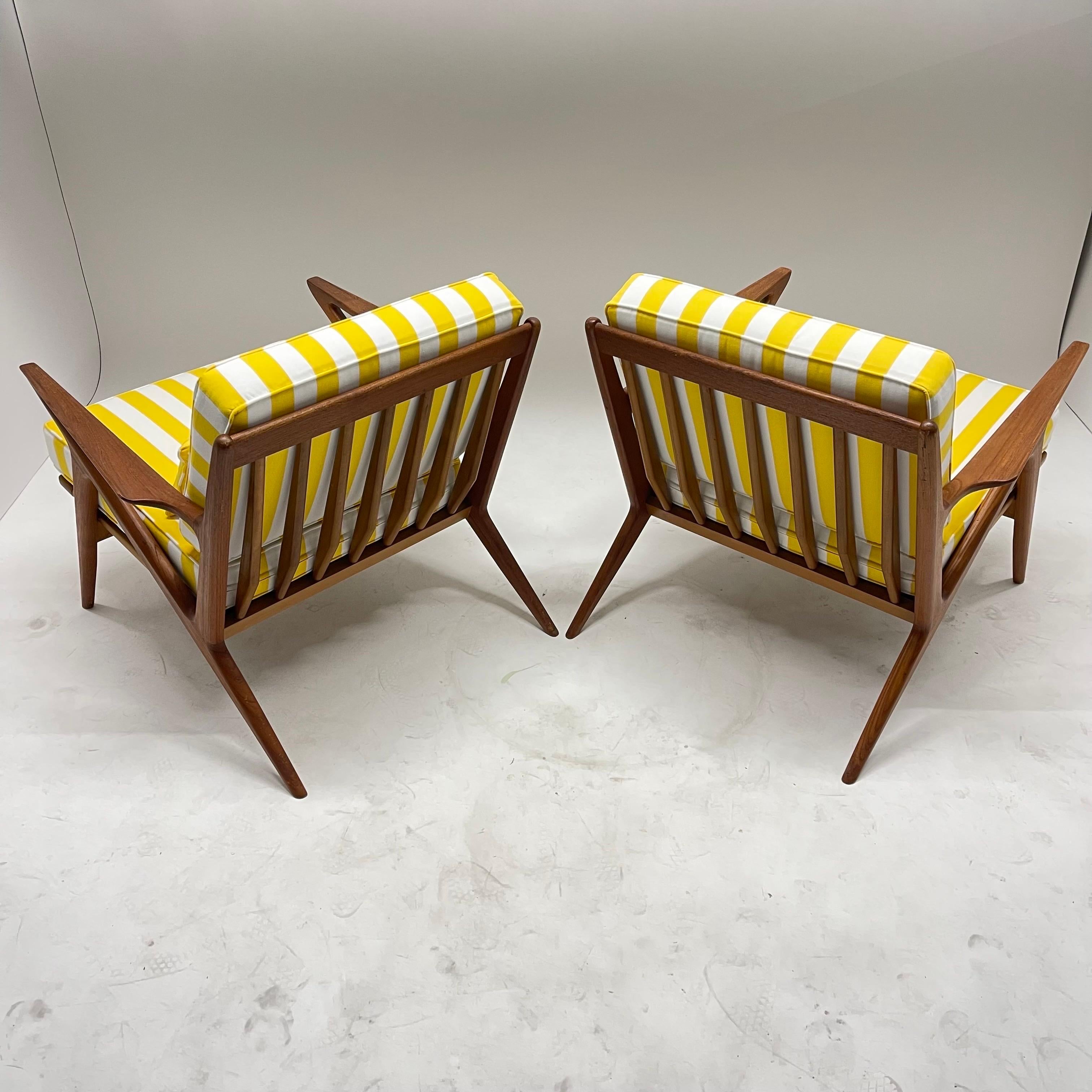 Pair of Danish Midcentury Poul Jensen Walnut Z Chairs for Selig, Denmark, 1960s In Good Condition In Miami, FL