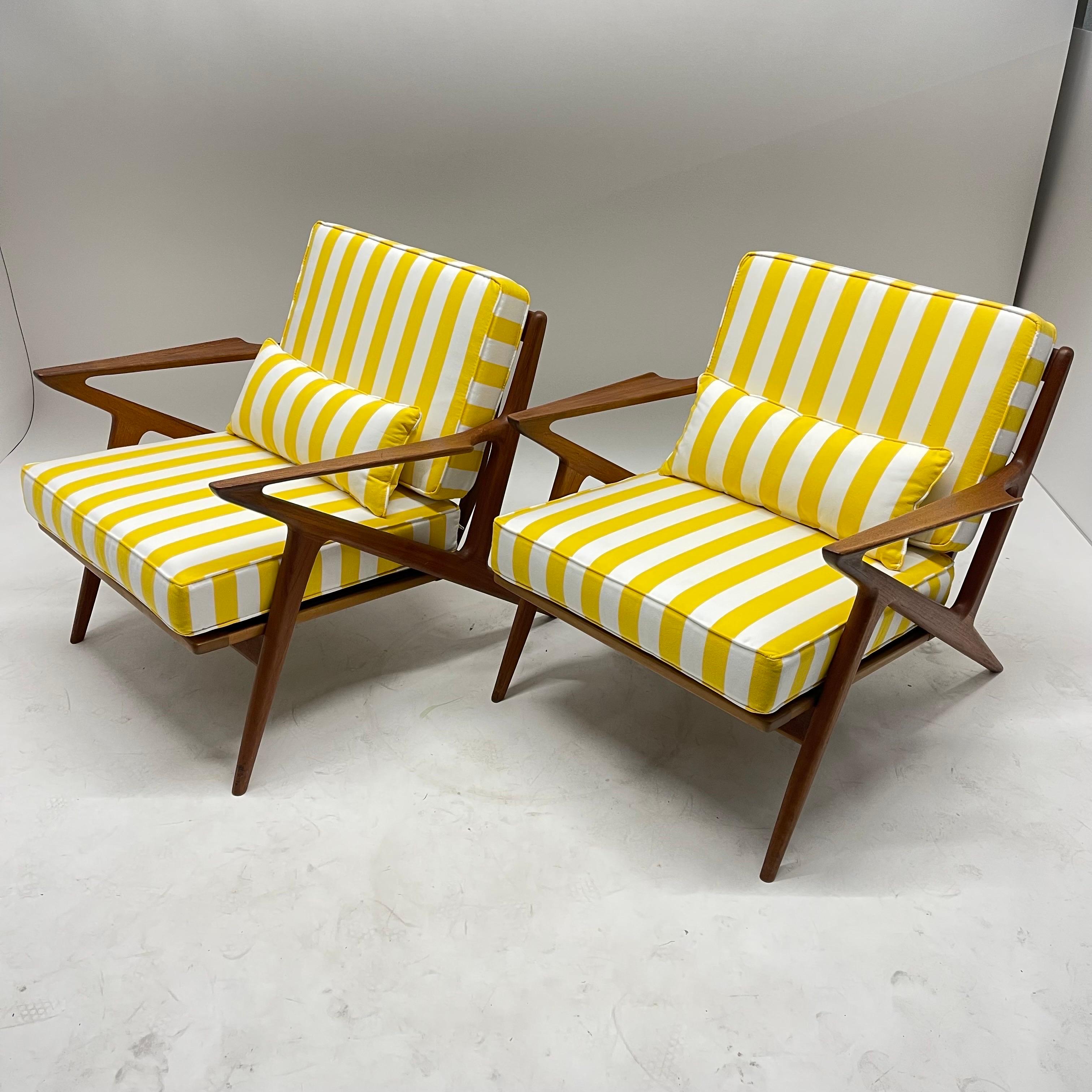 Fabric Pair of Danish Midcentury Poul Jensen Walnut Z Chairs for Selig, Denmark, 1960s
