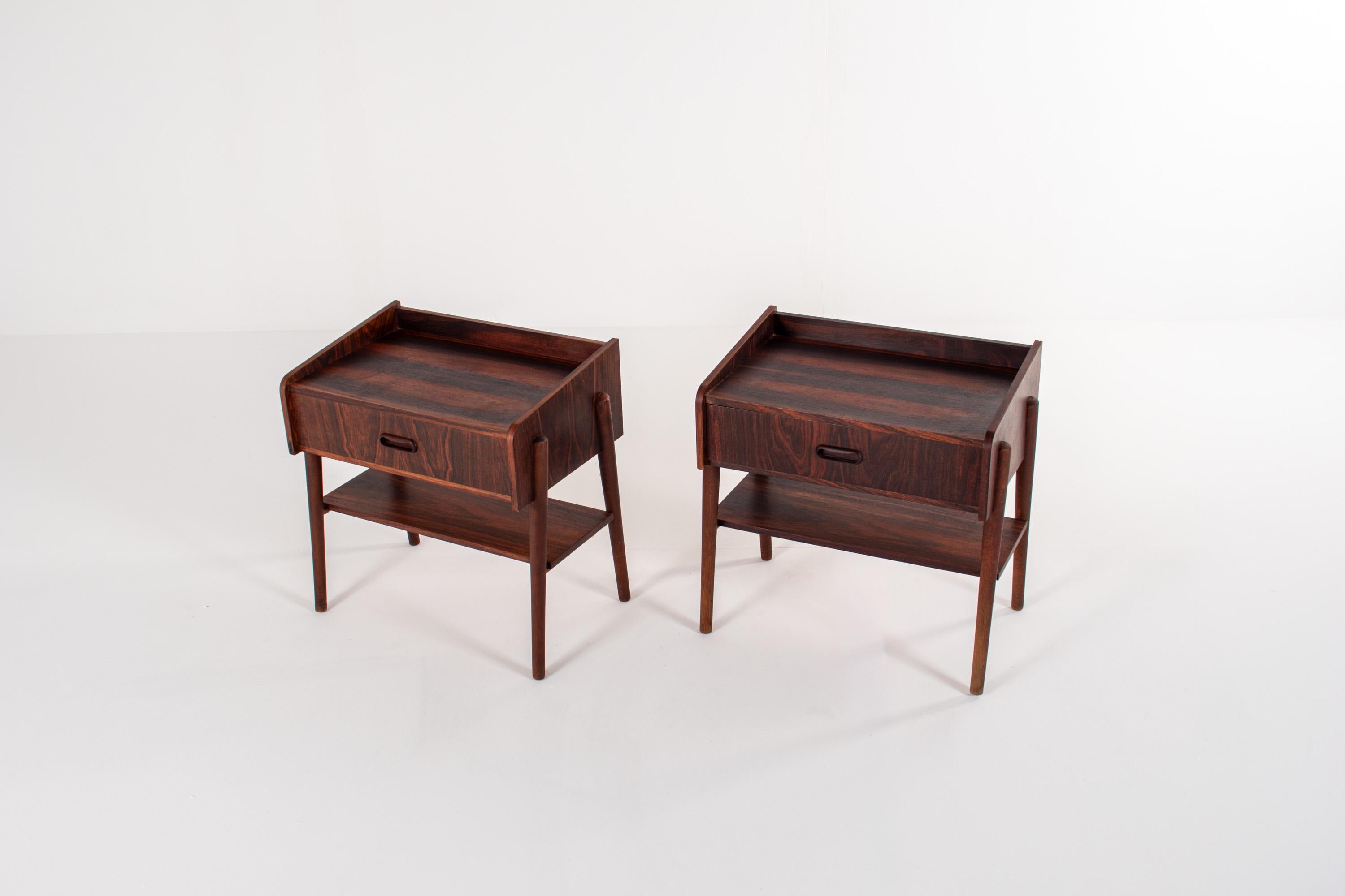 Pair of Danish Mid-Century Rosewood Bedside Tables with Drawer & Shelf, 1960s In condizioni buone in vendita a BERKEL EN RODENRIJS, NL