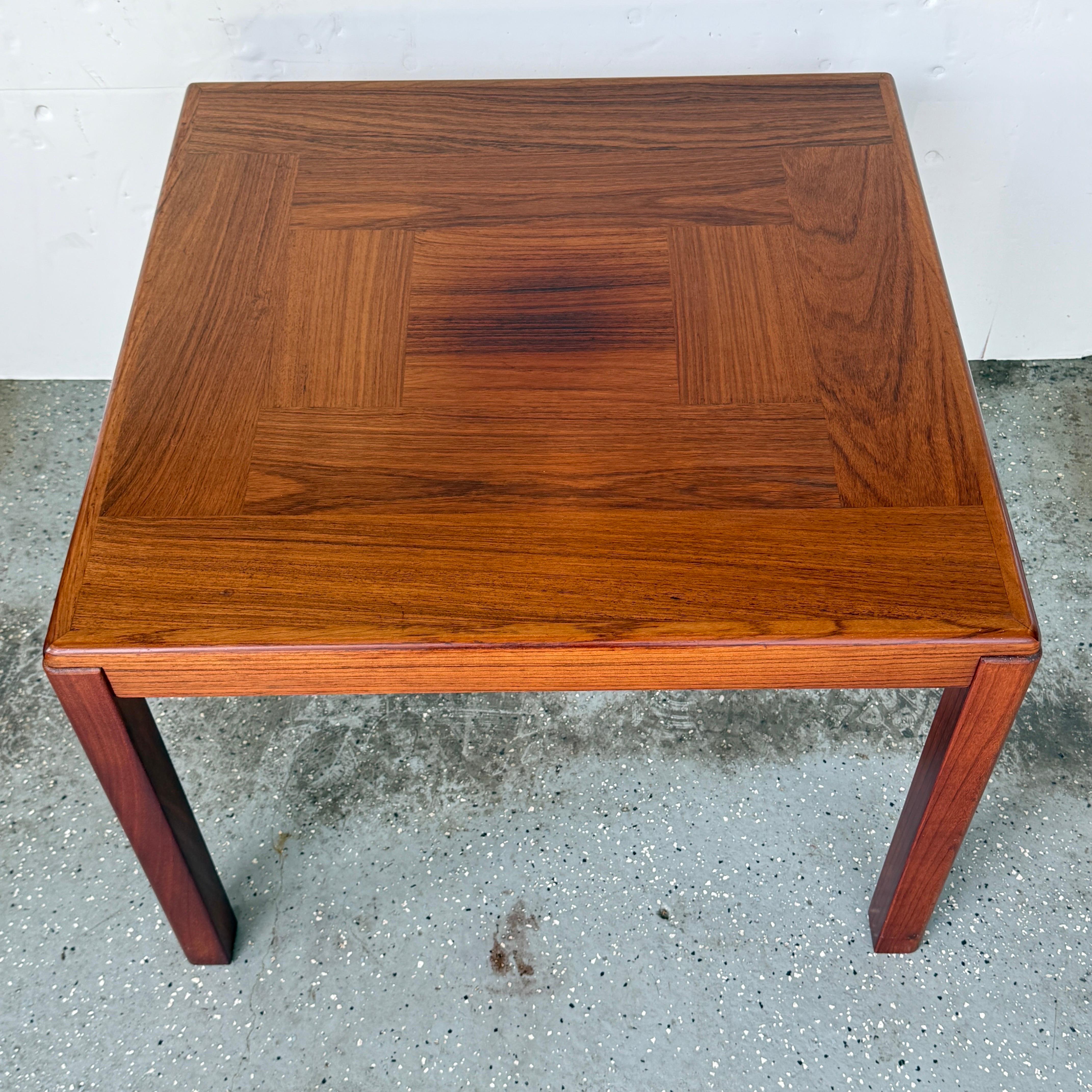 Pair of Danish Mid-Century Square Teak Side Tables by Vejle Stole og Mobelfabrik en venta 11