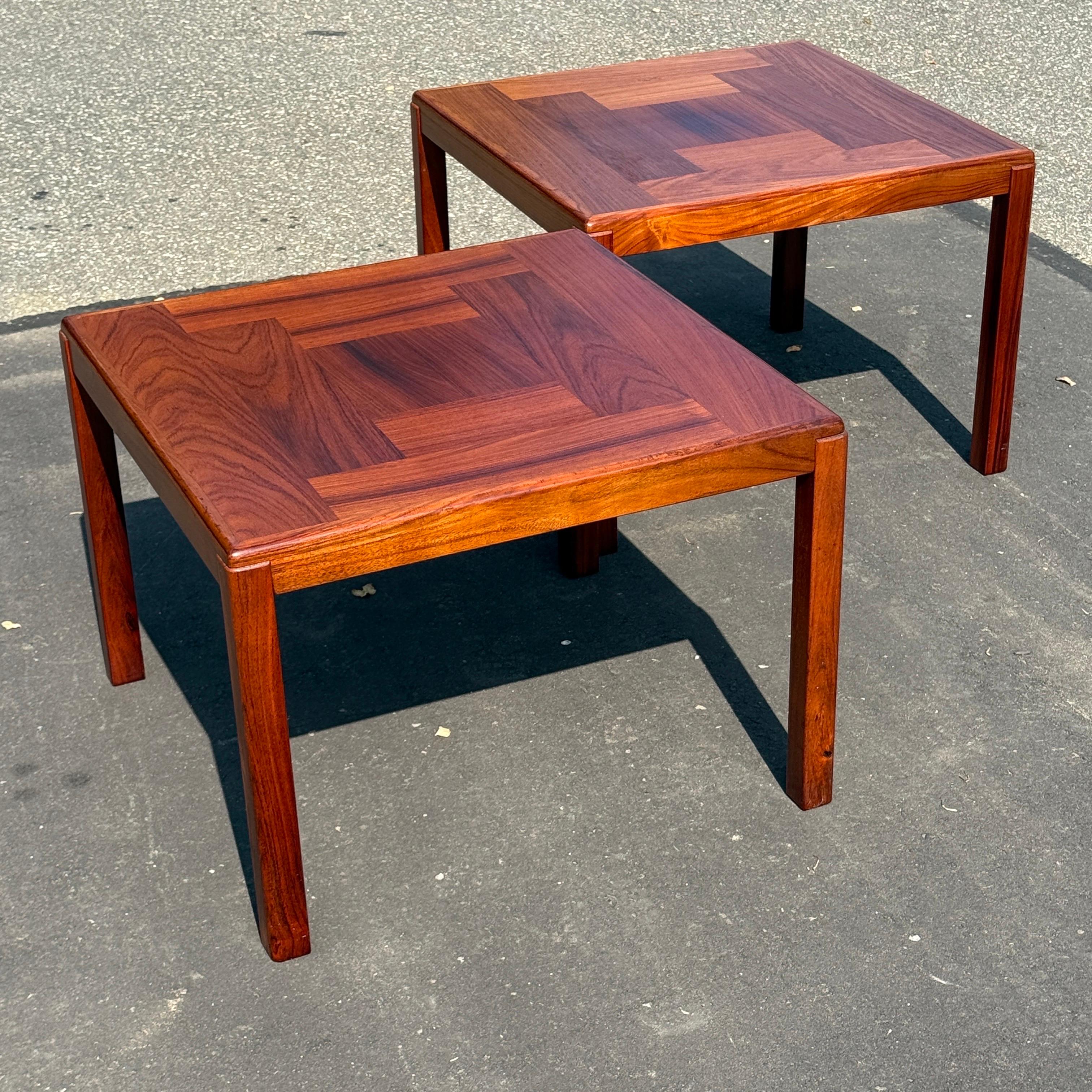 Pair of Danish Mid-Century Square Teak Side Tables by Vejle Stole og Mobelfabrik Escandinavo moderno en venta