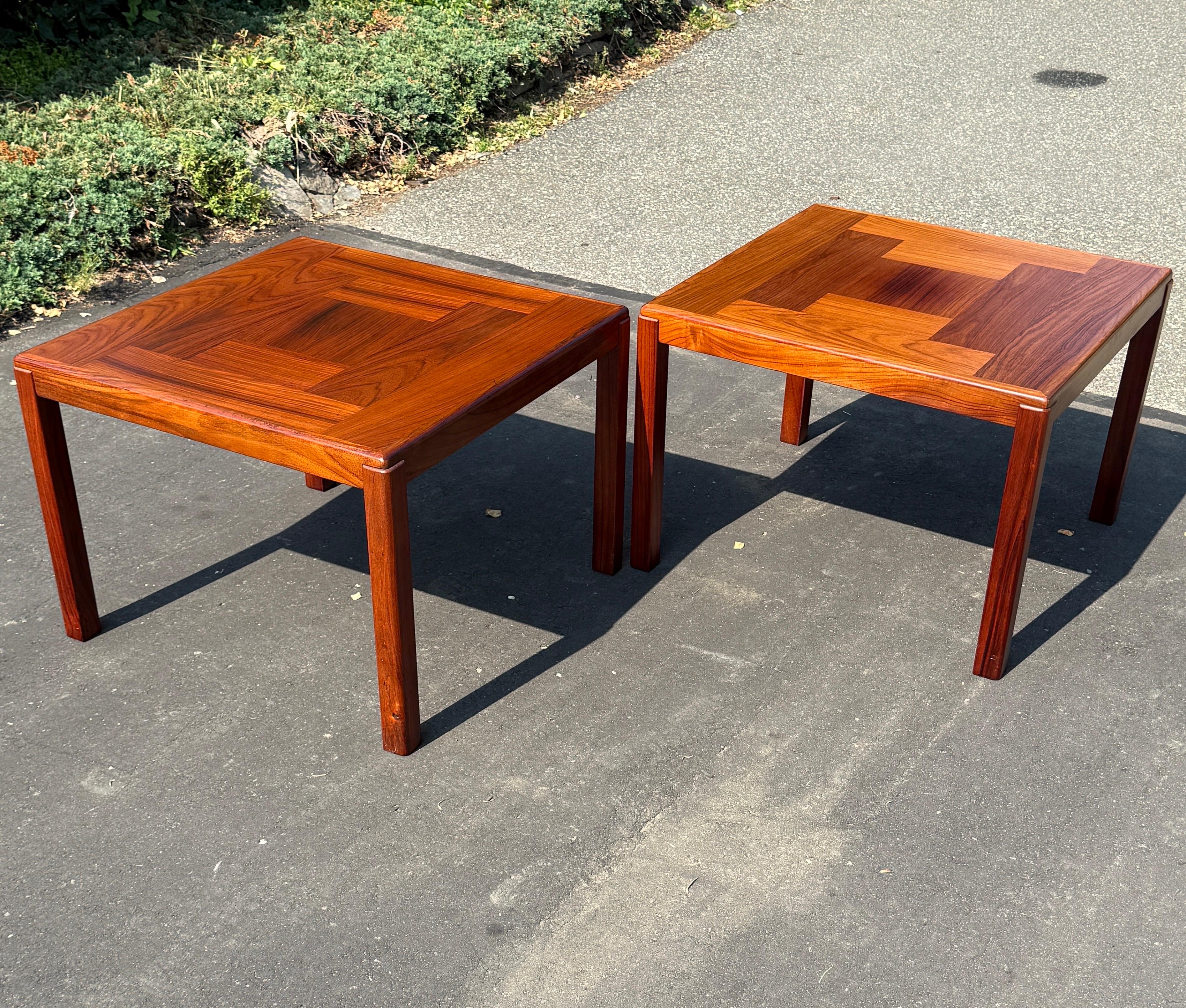 Pair of Danish Mid-Century Square Teak Side Tables by Vejle Stole og Mobelfabrik Hecho a mano en venta
