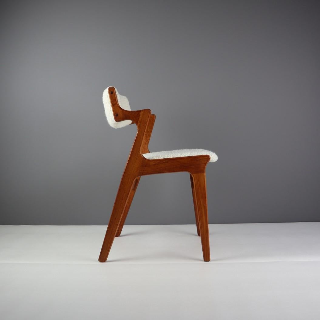 20th Century Pair of Danish Mid-Century Teak Dining Chairs For Sale