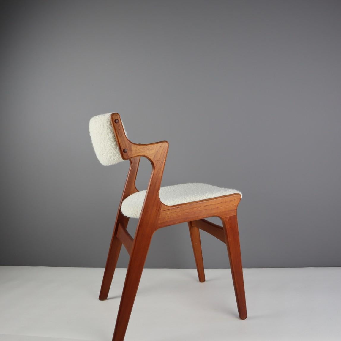 Pair of Danish Mid-Century Teak Dining Chairs For Sale 2