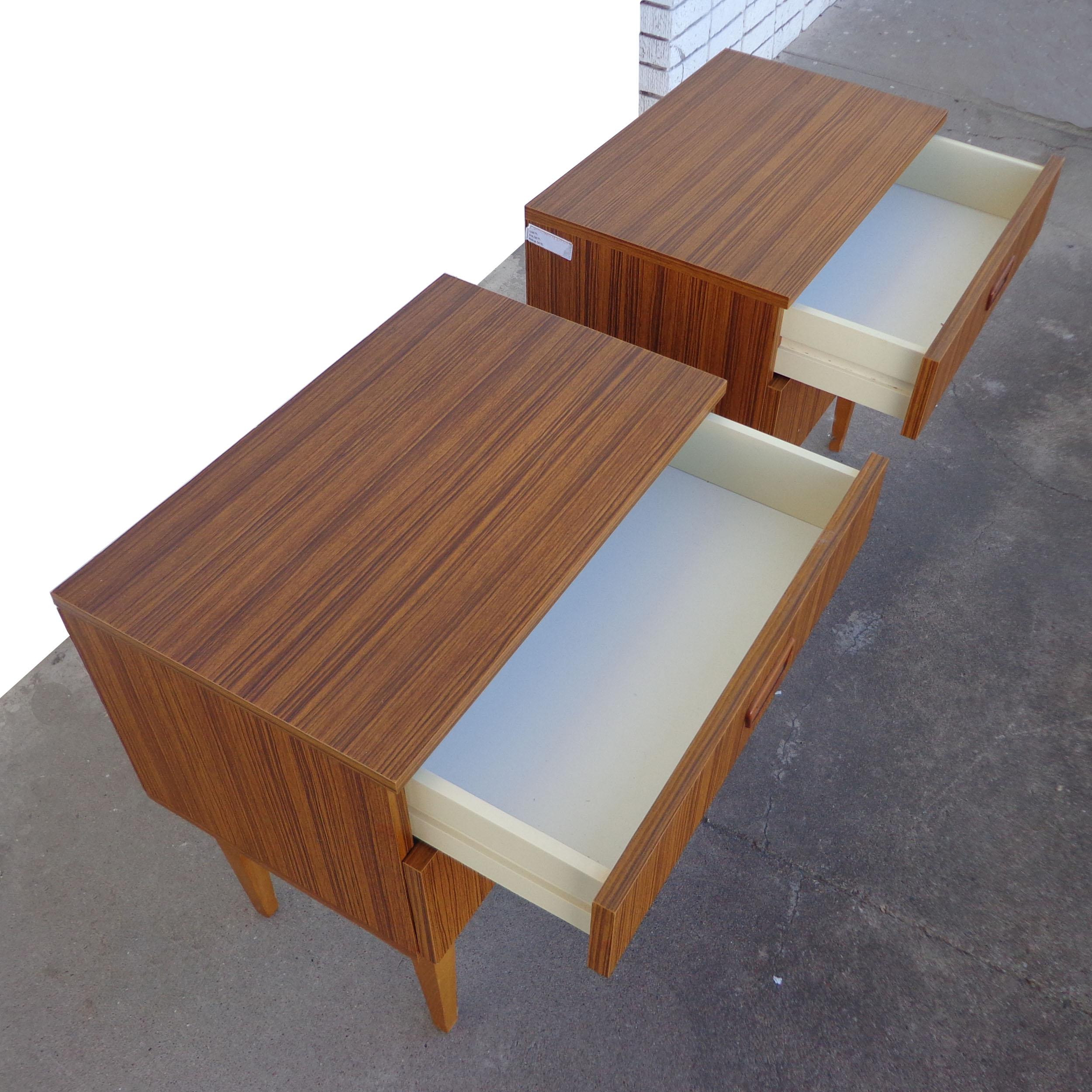 Pair of Danish Mid Century Teak Night Stands In Good Condition For Sale In Pasadena, TX