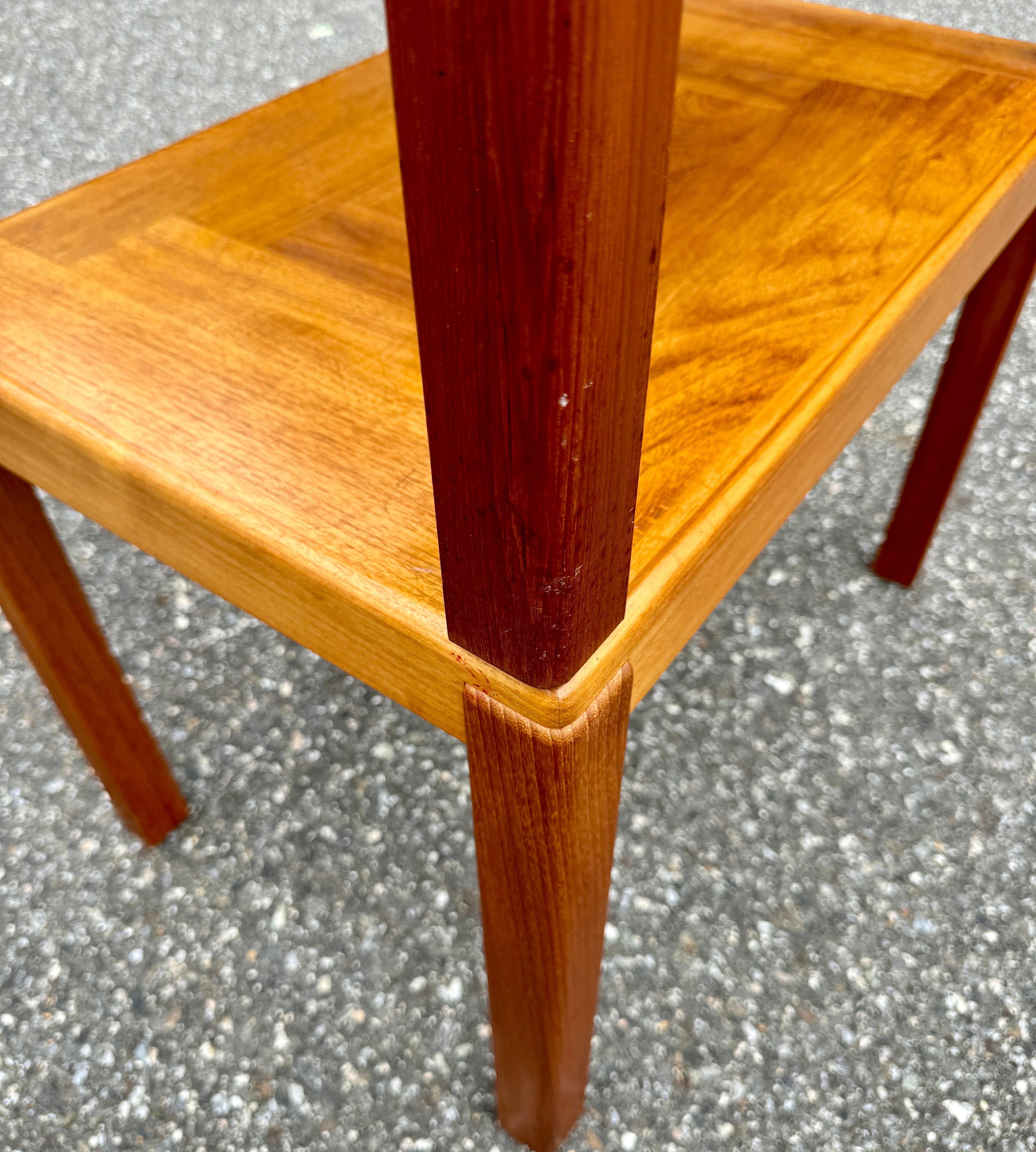 Paire de tables d'appoint danoises en teck du milieu du siècle dernier par Vejle Stole og Mobelfabrik en vente 6