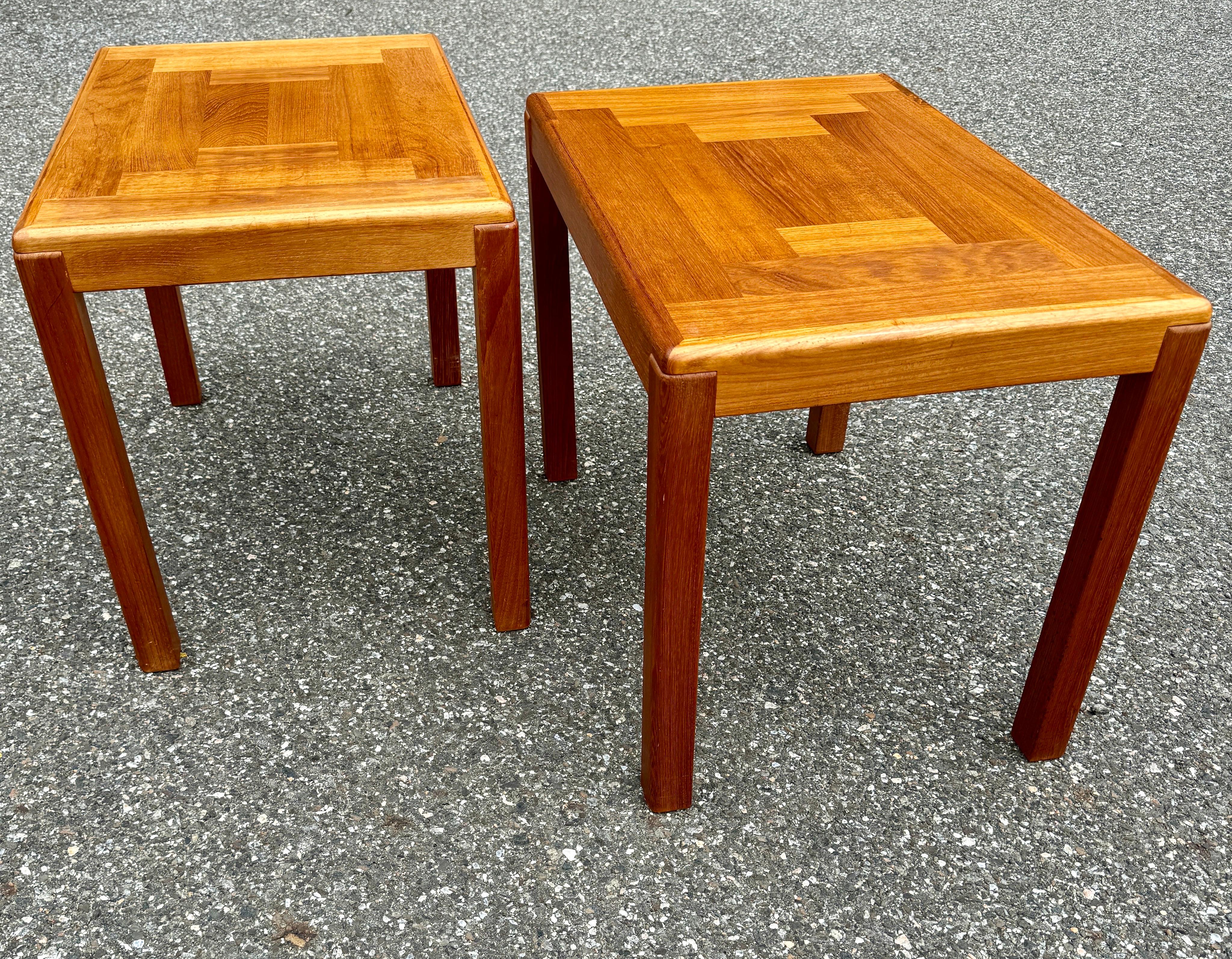 Fait main Paire de tables d'appoint danoises en teck du milieu du siècle dernier par Vejle Stole og Mobelfabrik en vente