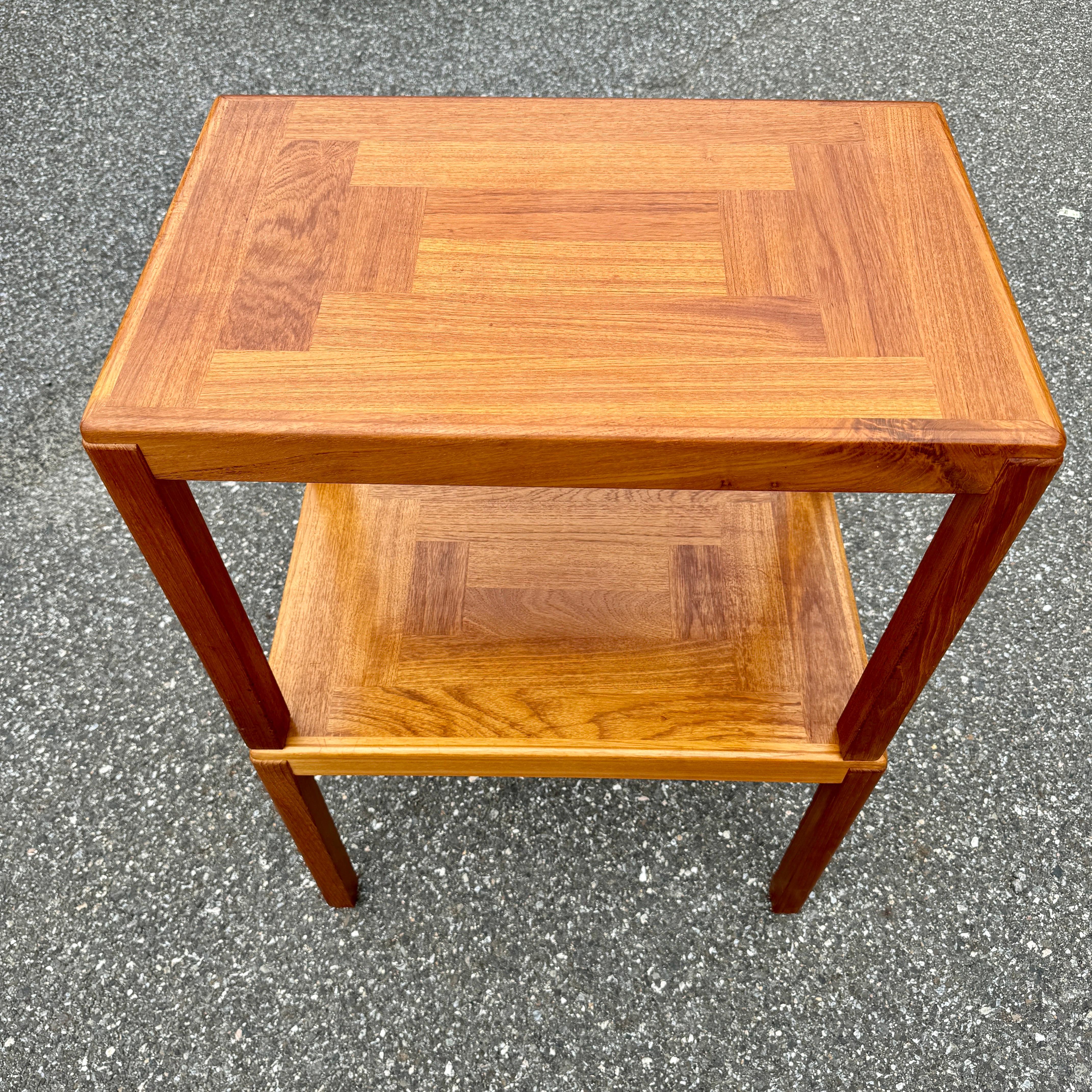 20ième siècle Paire de tables d'appoint danoises en teck du milieu du siècle dernier par Vejle Stole og Mobelfabrik en vente