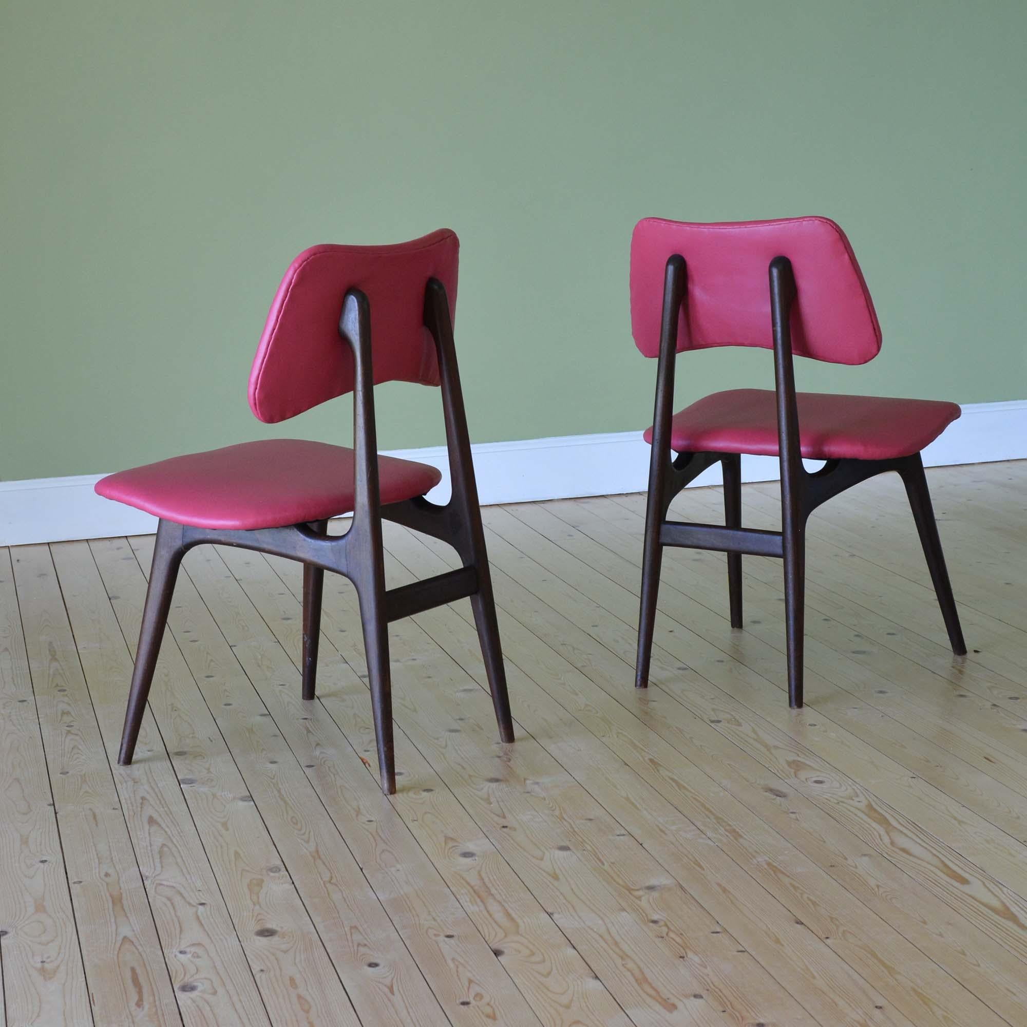 Danois Paire de chaises danoises en noyer du milieu du siècle dernier en vente