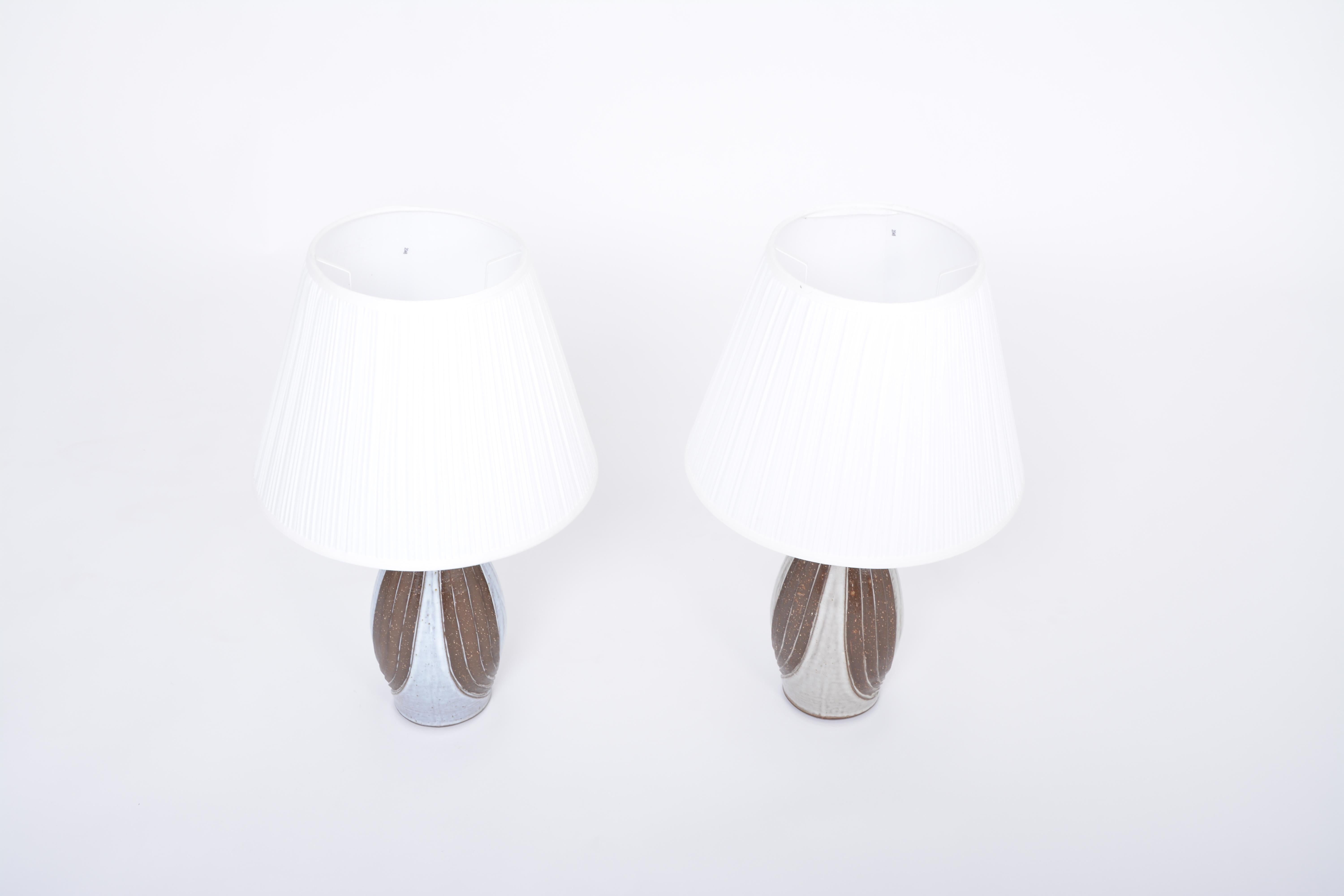 Mid-Century Modern Paire de lampes de bureau danoises en céramique de style mi-siècle moderne par Michael Andersen en vente