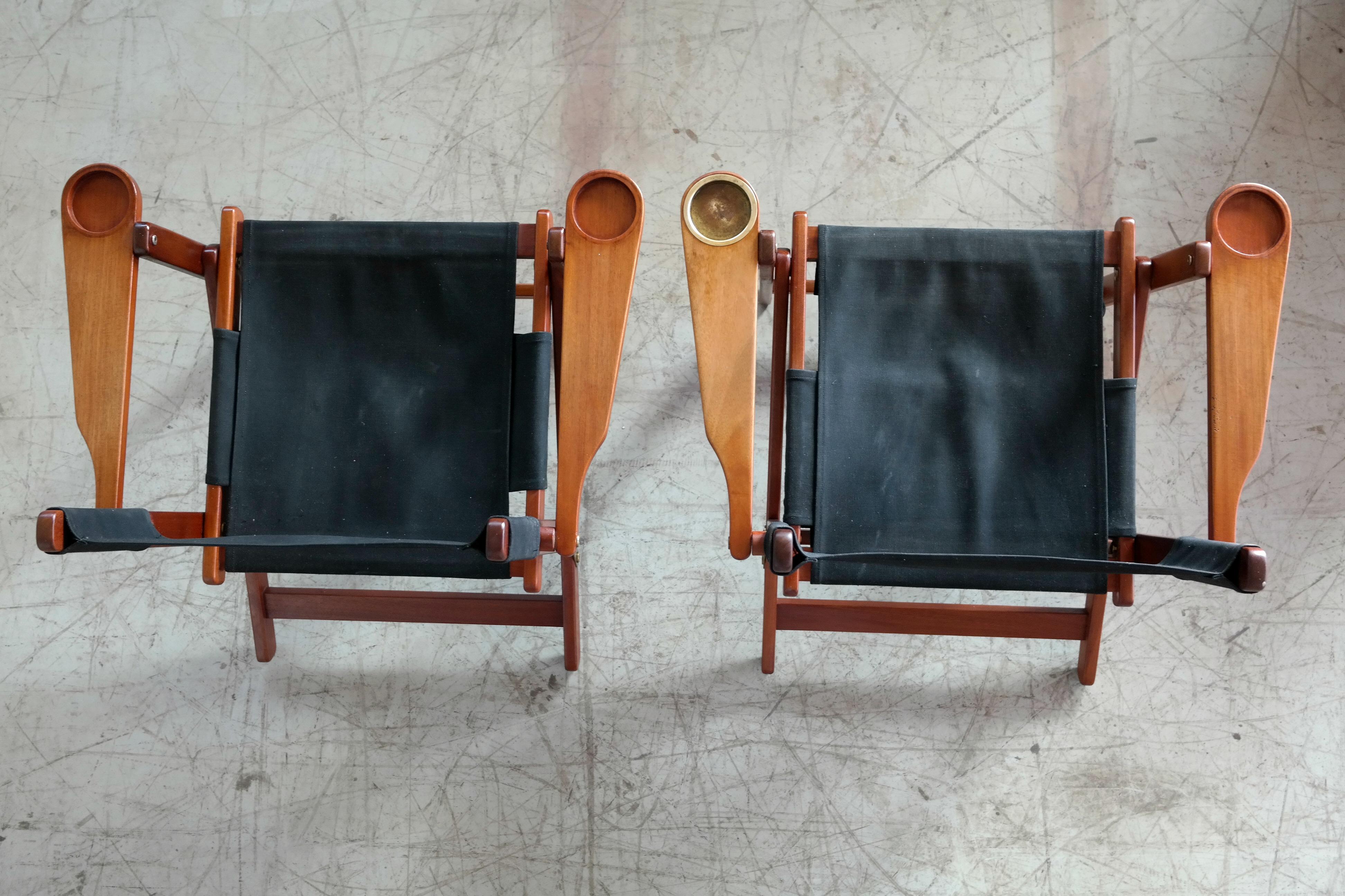 Ein Paar dänische klappbare Liegestühle aus massivem Teakholz aus der Mitte des Jahrhunderts im Angebot 4