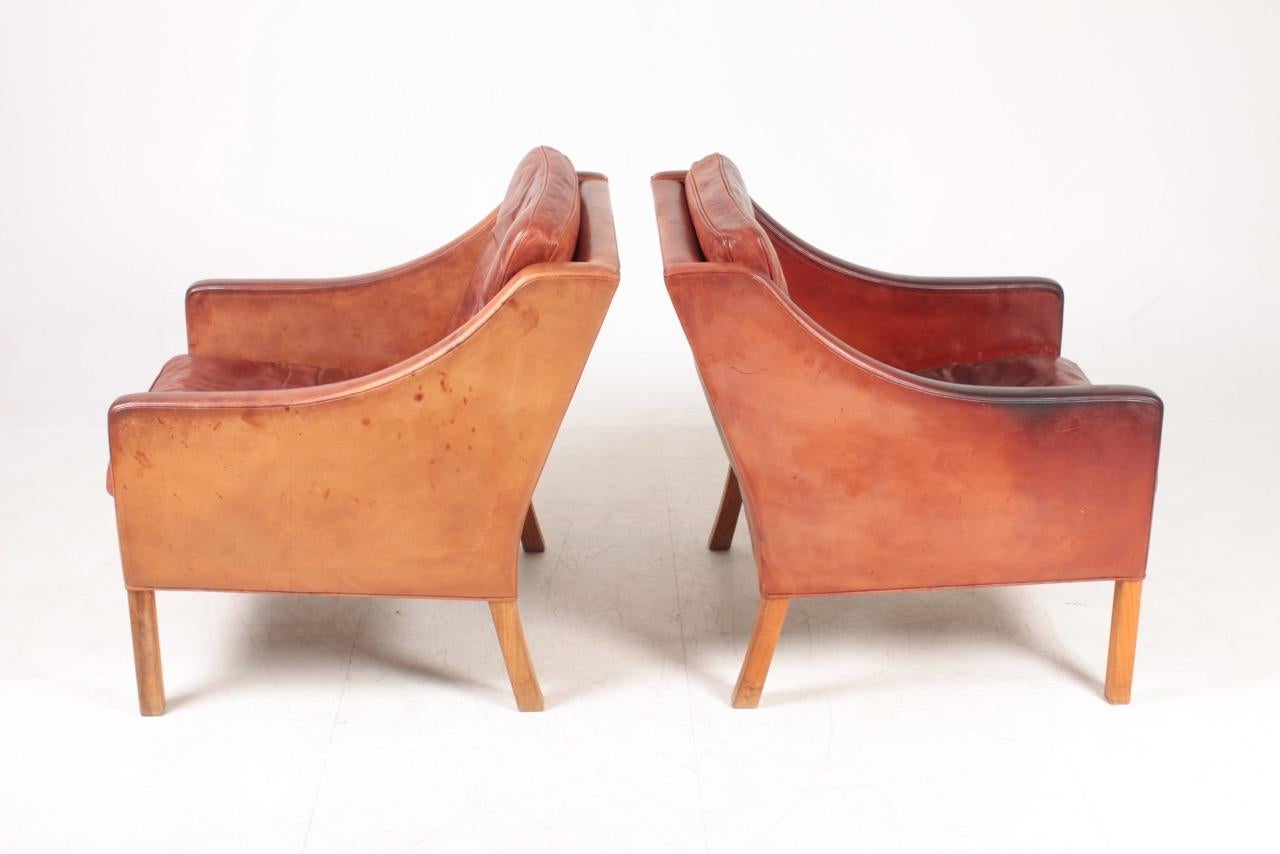 Scandinavian Modern Pair of Danish Midcentury Lounge Chairs in Patinated Leather by Børge Mogensen