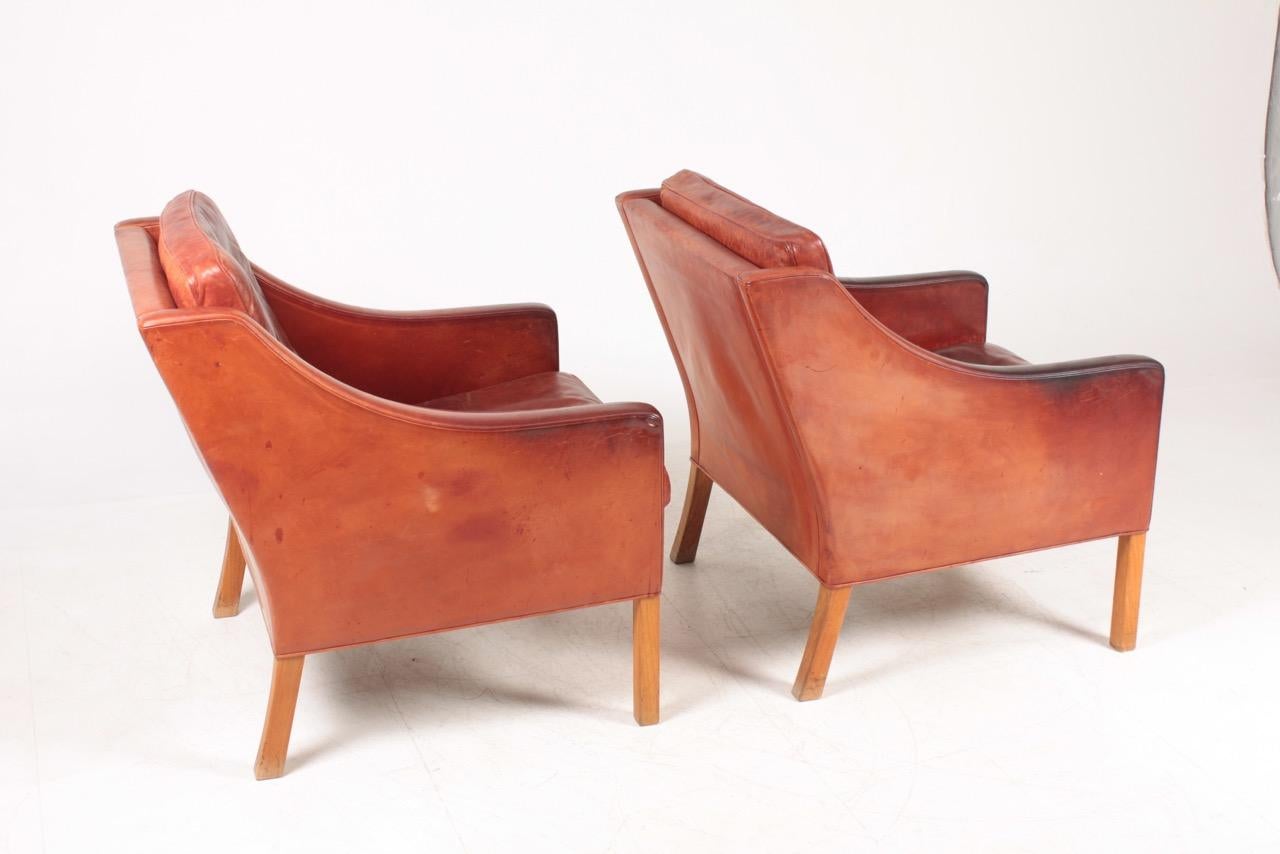 Pair of Danish Midcentury Lounge Chairs in Patinated Leather by Børge Mogensen 1