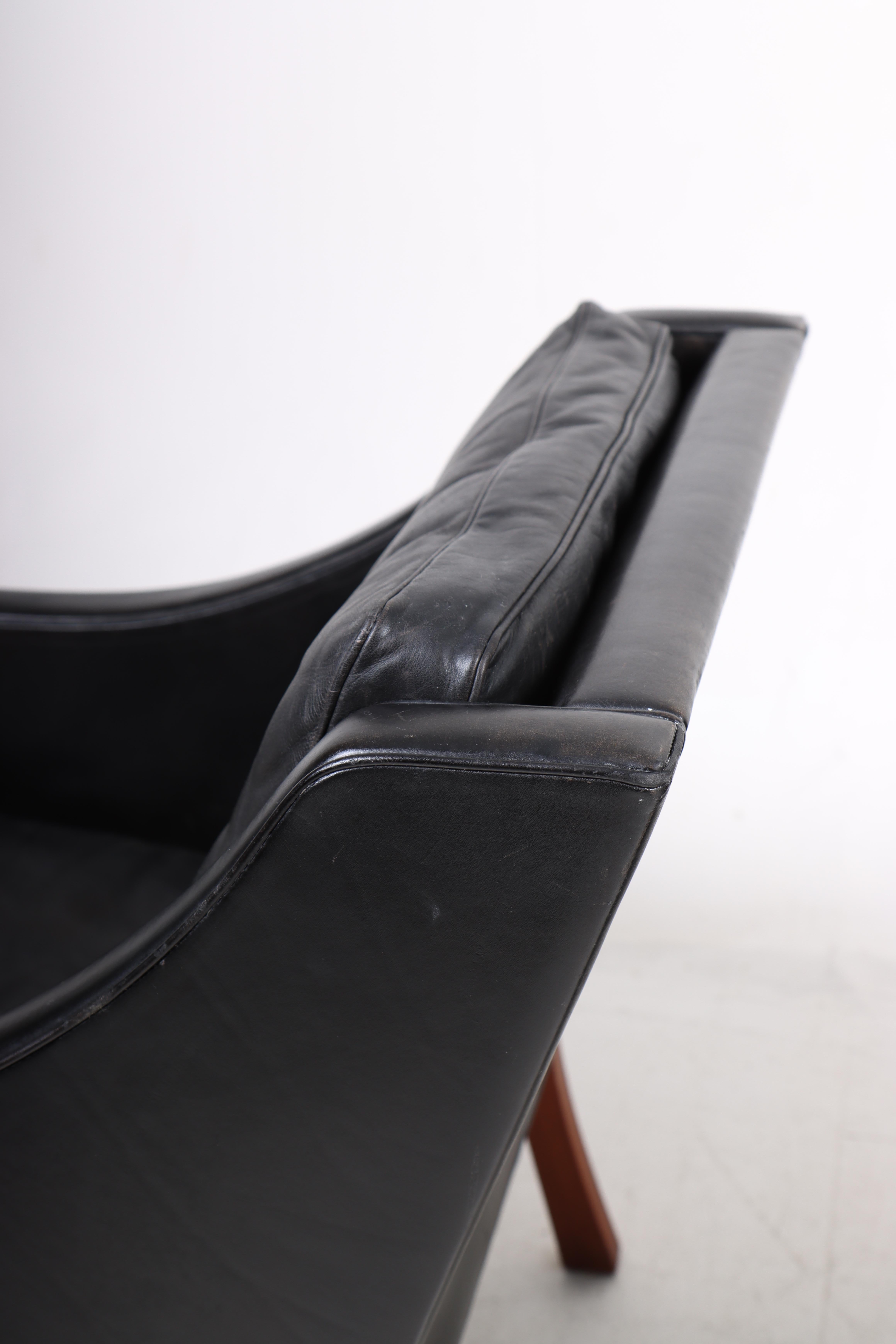 Pair of Danish Midcentury Lounge Chairs in Patinated Leather by Børge Mogensen For Sale 2