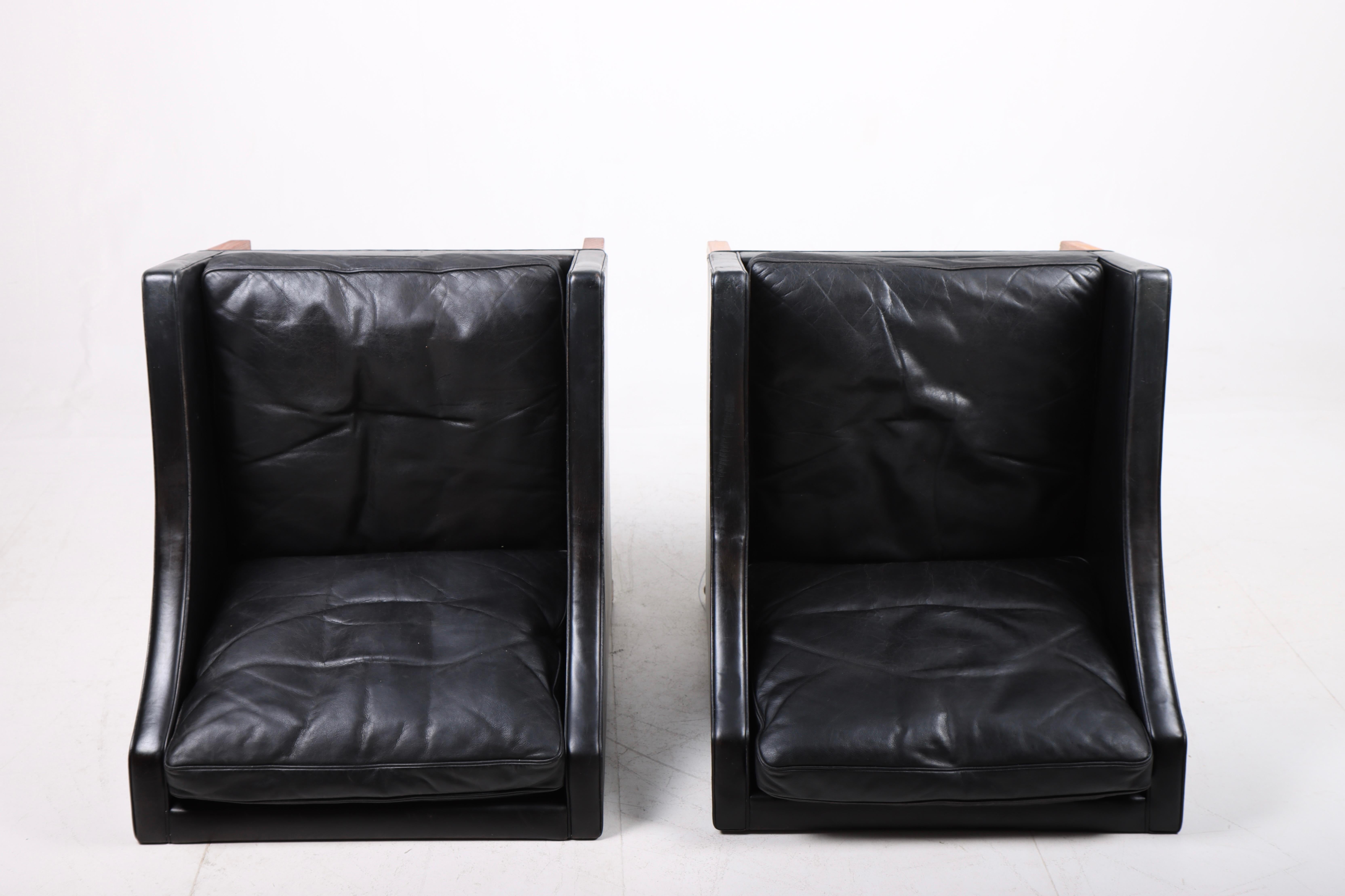 Pair of Danish Midcentury Lounge Chairs in Patinated Leather by Børge Mogensen For Sale 3