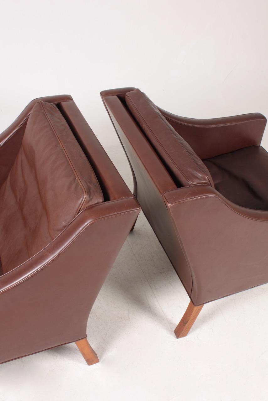 Pair of Danish Midcentury Lounge Chairs in Patinated Leather by Børge Mogensen For Sale 4