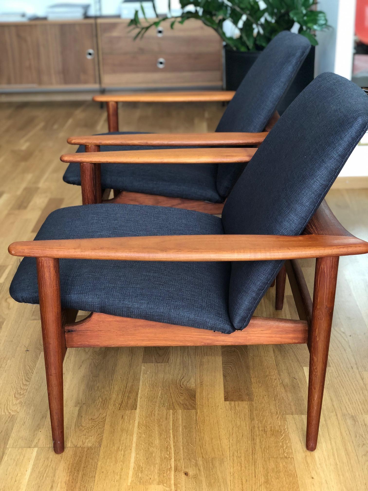 Pair of Danish Midcentury Lounge Chairs Teak In Good Condition For Sale In Berne, CH