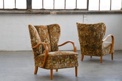 Pareja de sillas danesas de salón de mediados de siglo con reposabrazos de abedul estilo Halabala años 40