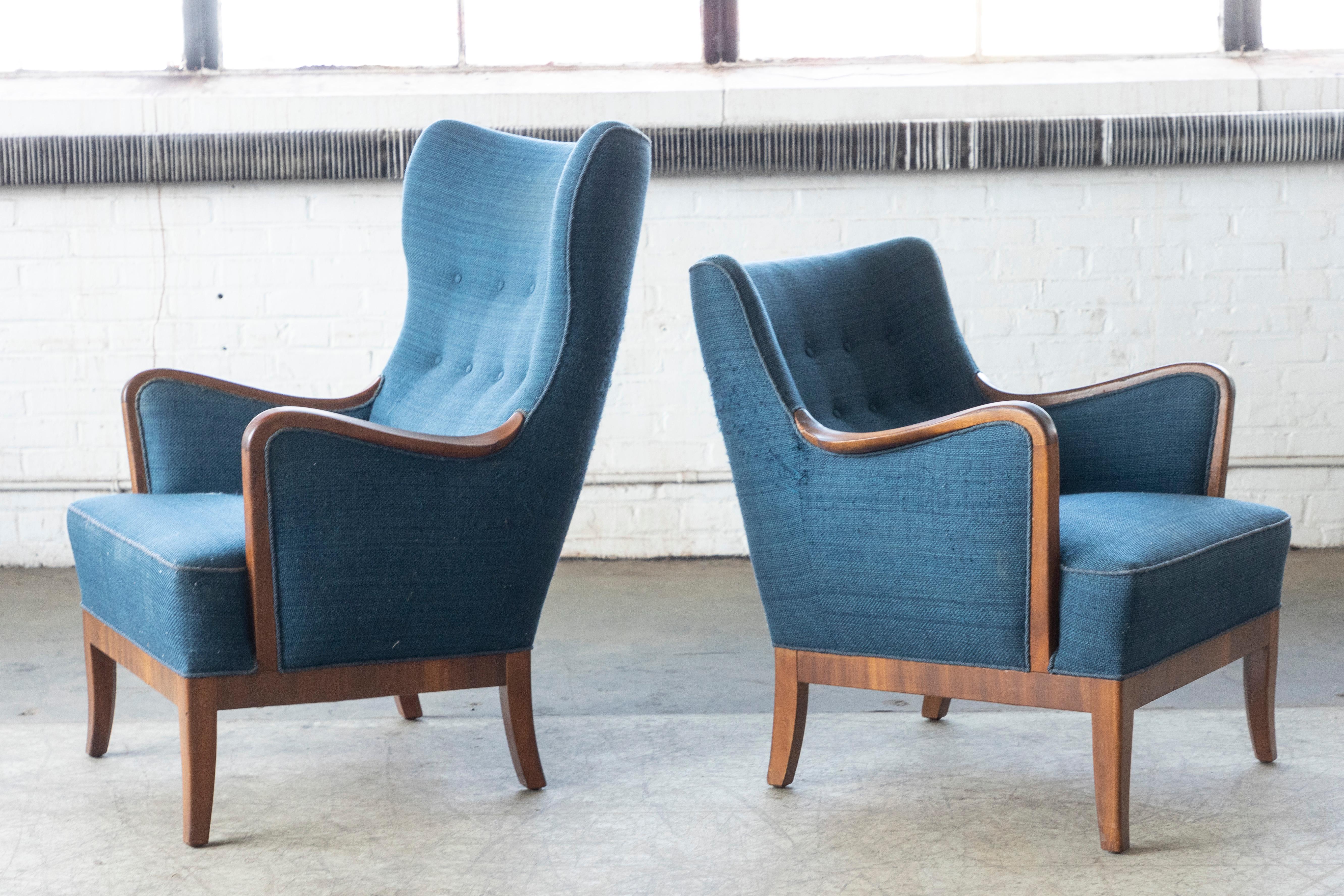 Pair of Danish Midcentury Lounge Chairs with Walnut Frames and Legs In Good Condition For Sale In Bridgeport, CT
