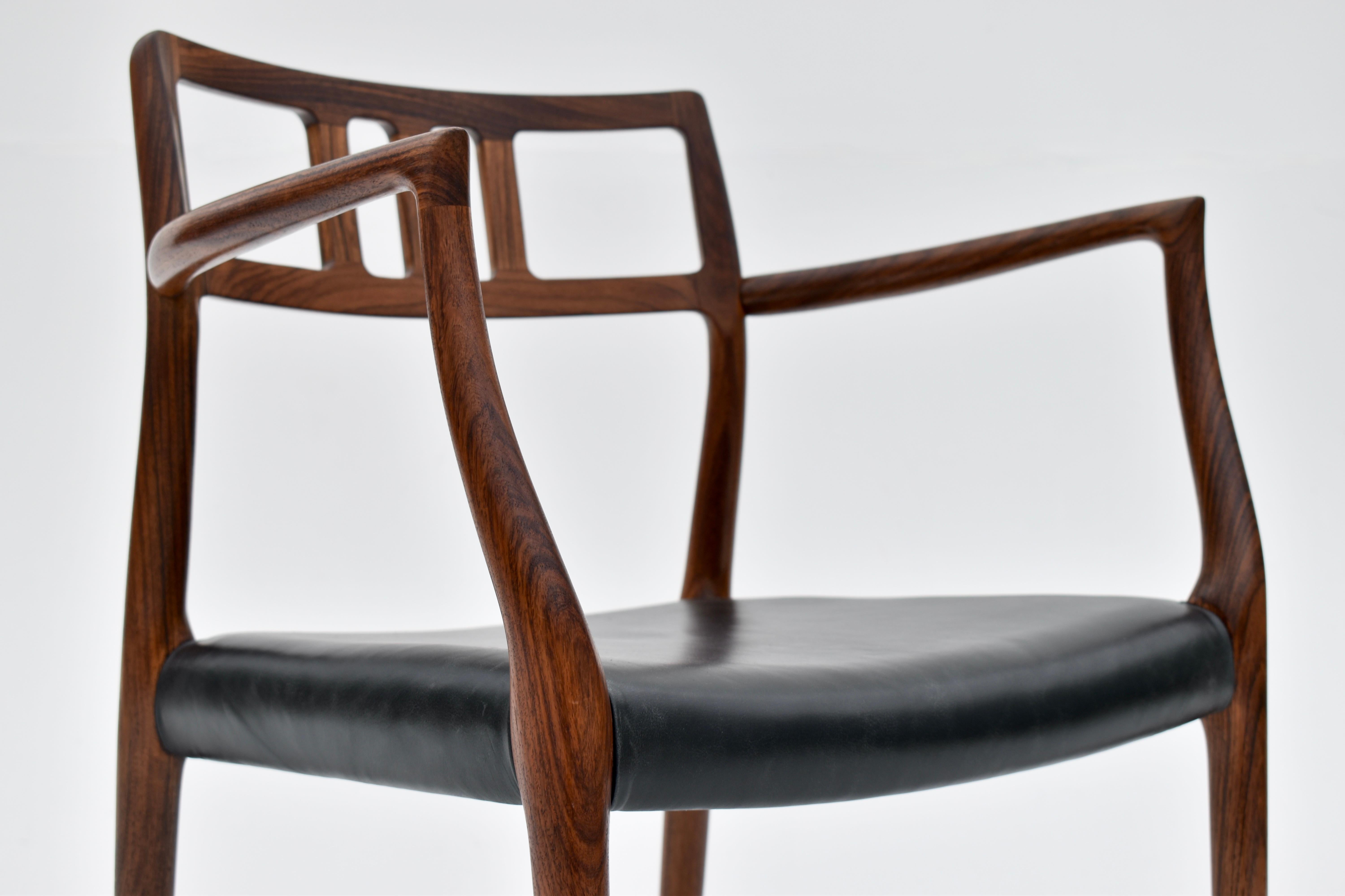 Paire de fauteuils danois du milieu du siècle en palissandre modèle 64 de Niels Møller, 1966 en vente 5