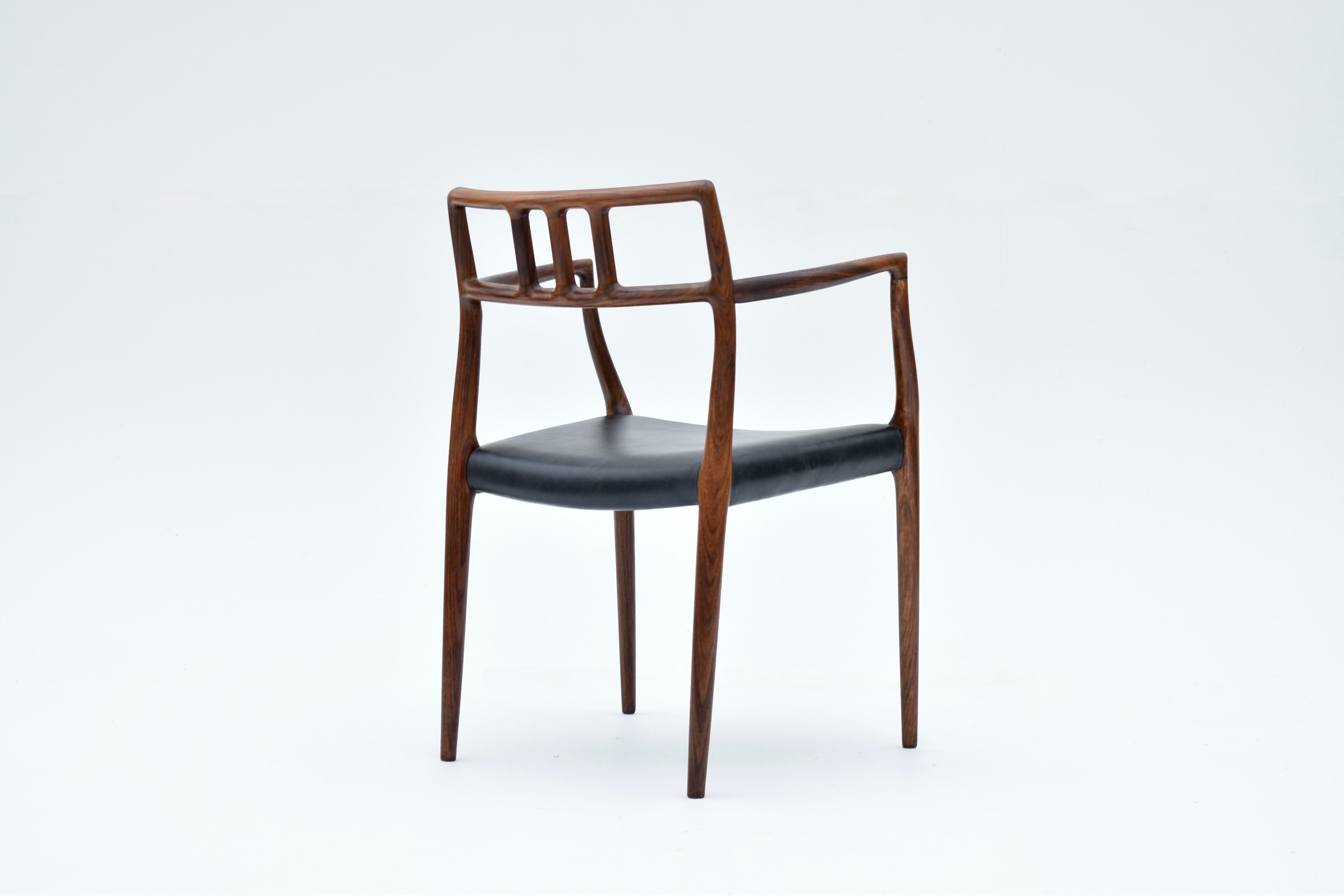 Paire de fauteuils danois du milieu du siècle en palissandre modèle 64 de Niels Møller, 1966 en vente 11