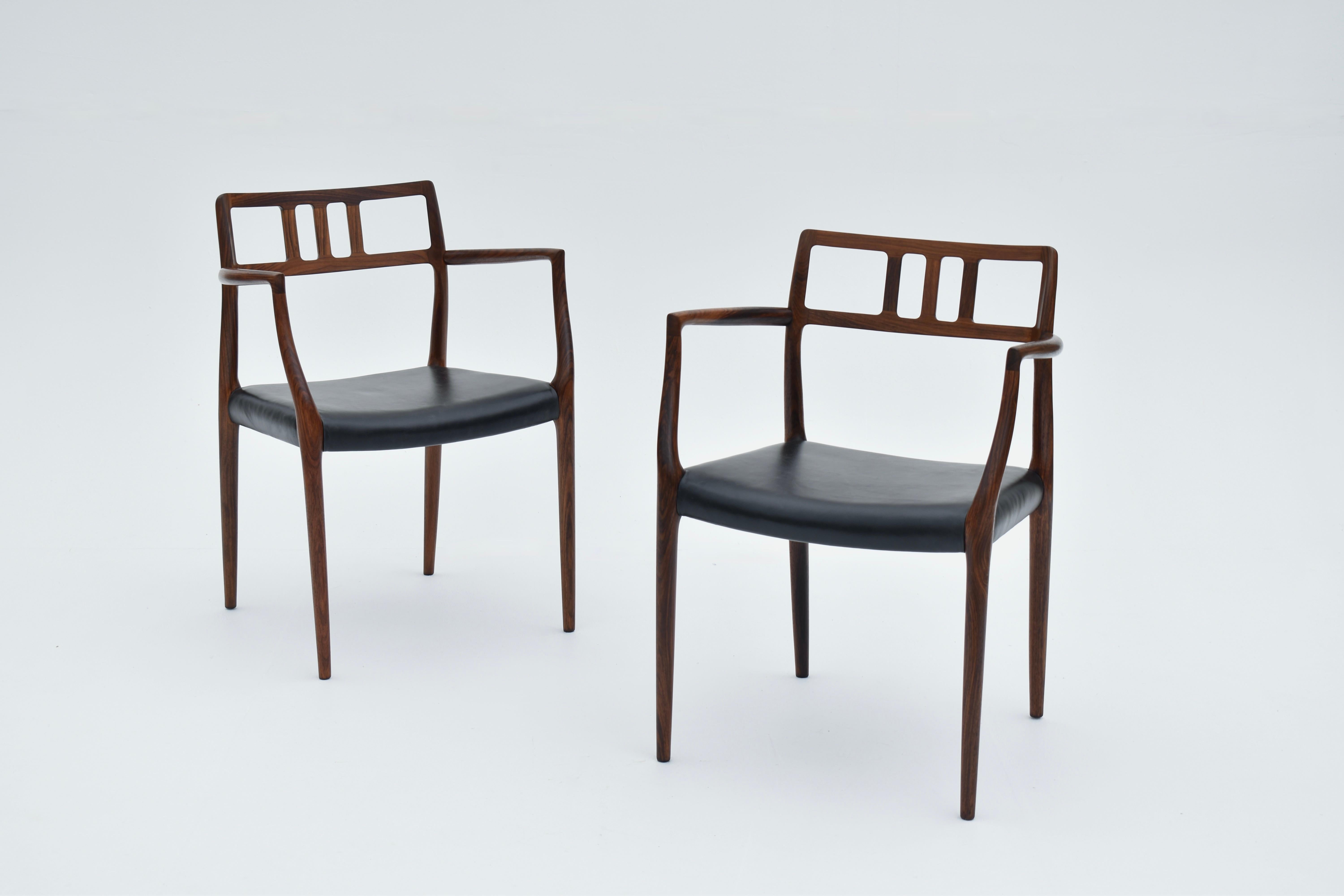 Scandinave moderne Paire de fauteuils danois du milieu du siècle en palissandre modèle 64 de Niels Møller, 1966 en vente