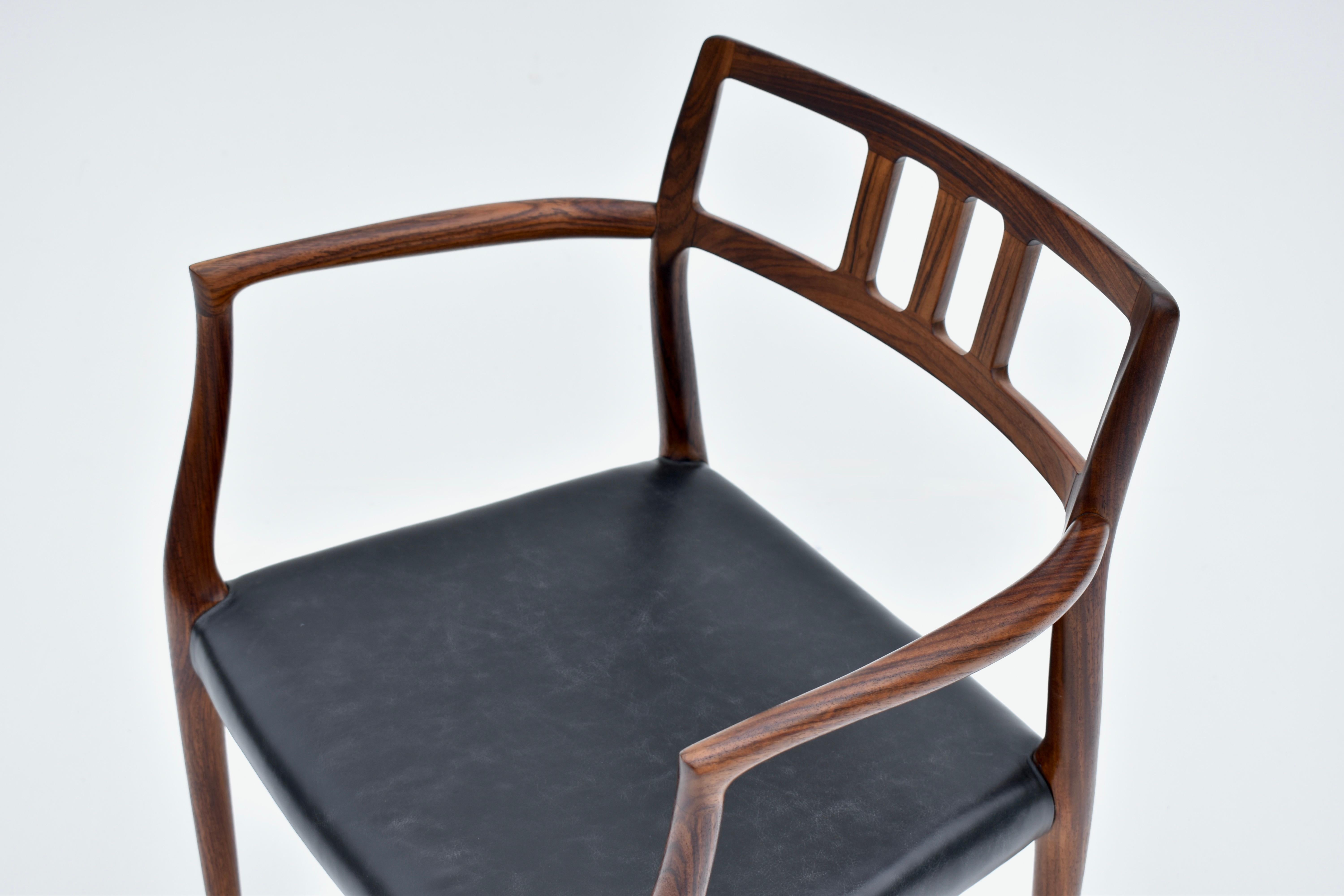 Paire de fauteuils danois du milieu du siècle en palissandre modèle 64 de Niels Møller, 1966 en vente 1