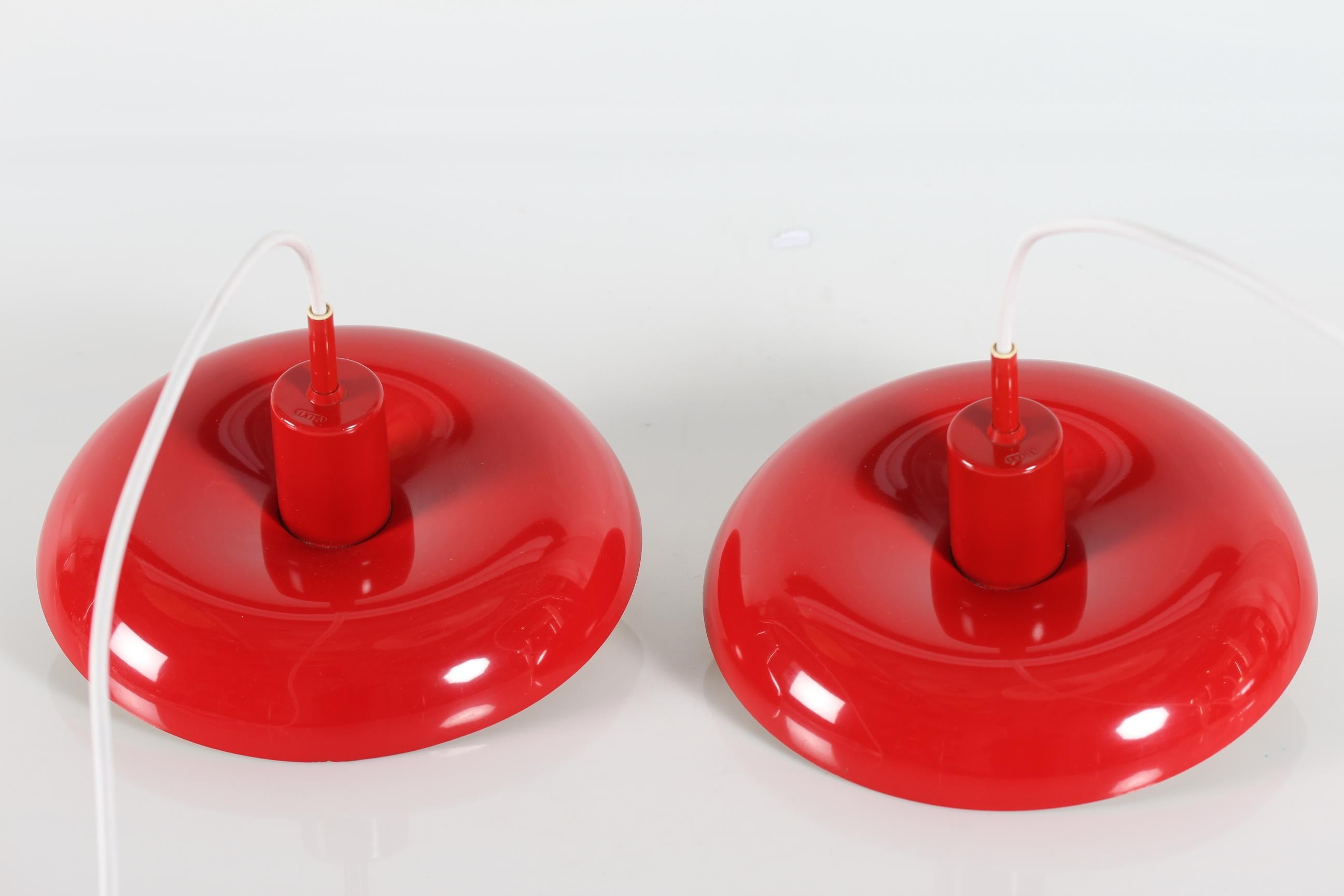 red pendant lights