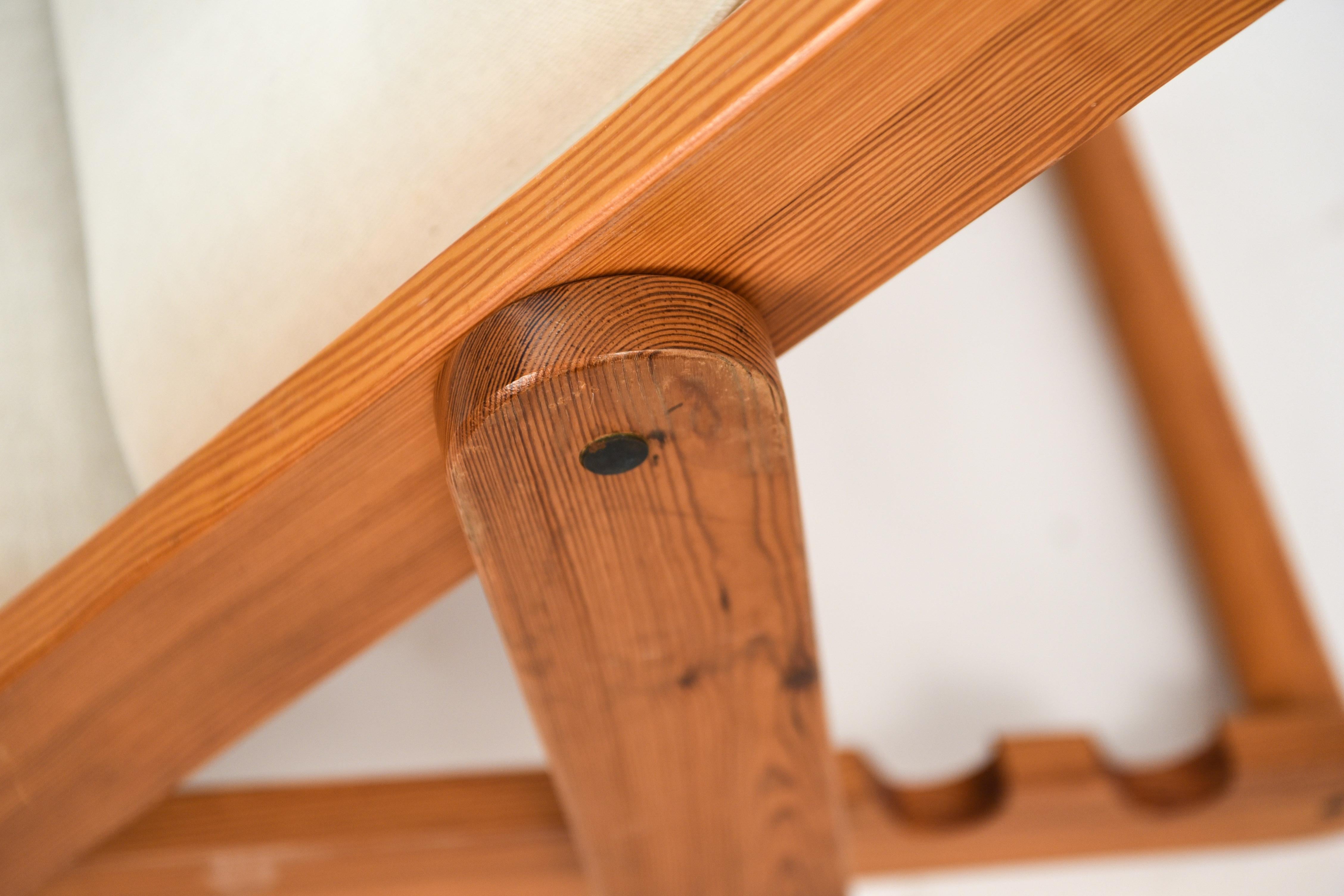 Paire de chaises longues danoises Kontiki en pin du milieu du siècle dernier par Gillis Lundgren 3