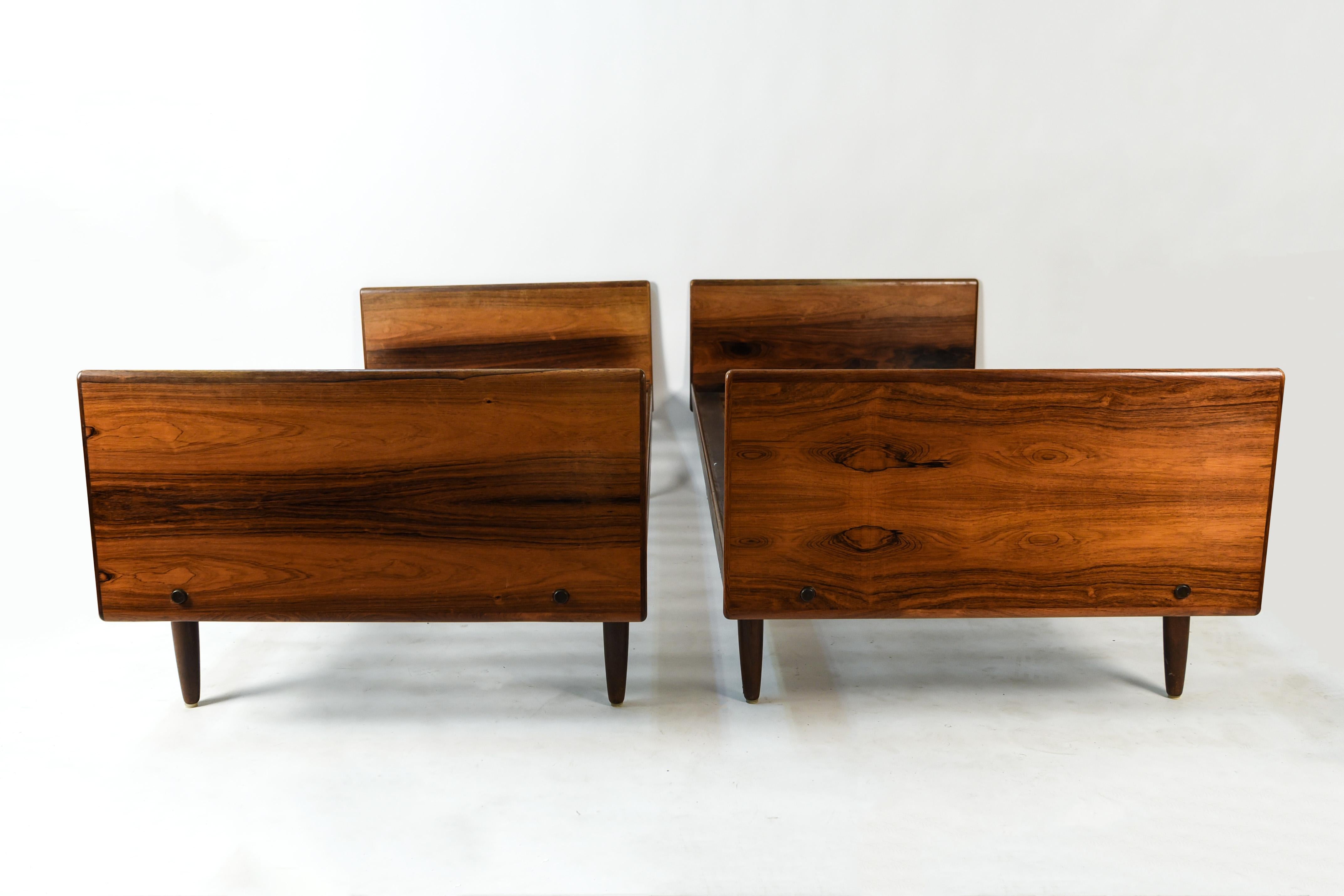 This charming pair of Danish midcentury rosewood beds is a wonderful way to introduce modern design to a bedroom. The pair allows for a cohesive, consistent look of high quality as shown in the rosewood.